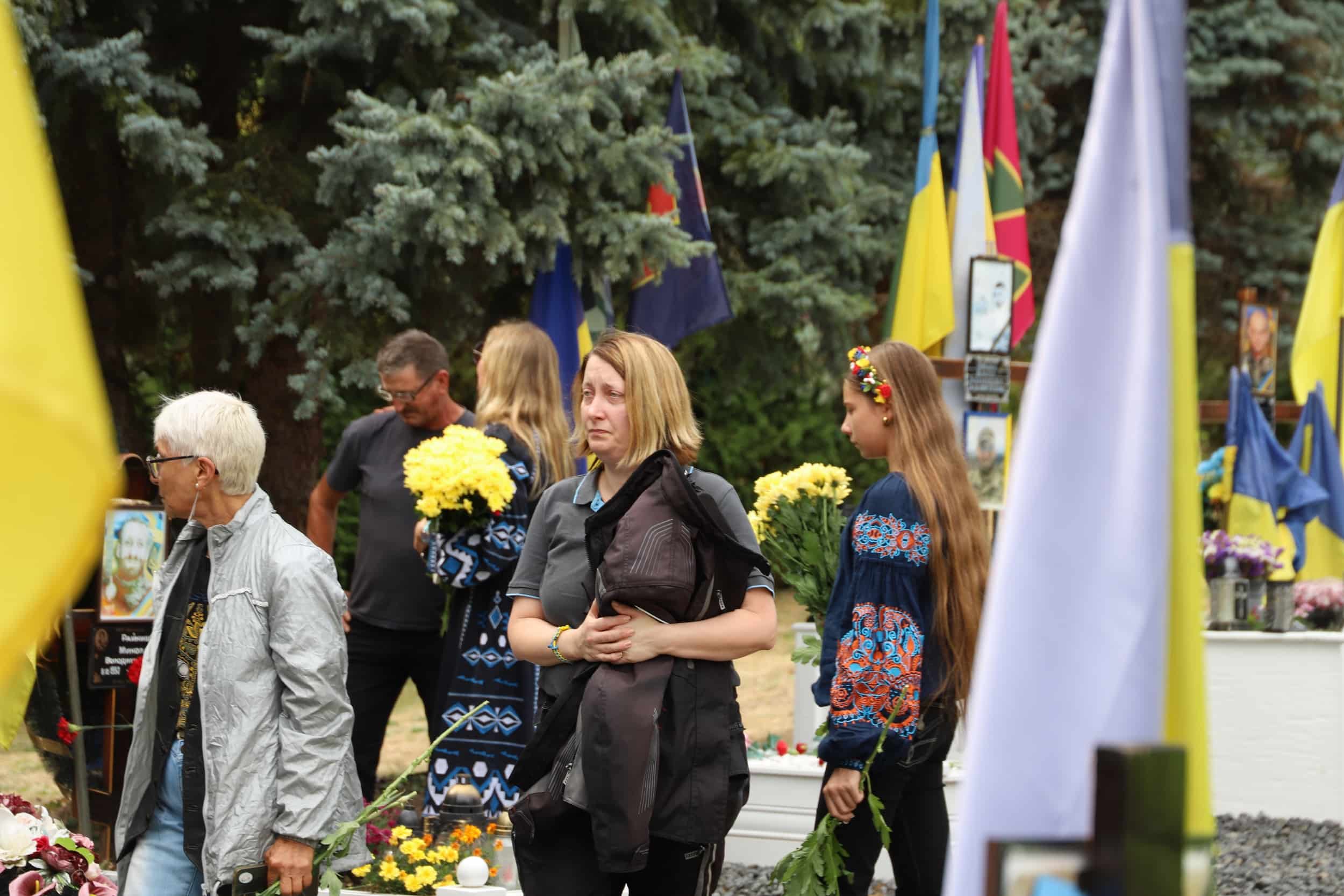 Прапори 26 країн і 25-метровий прапор України: в Ужгороді відбувся «Парад націй» Gold Wing