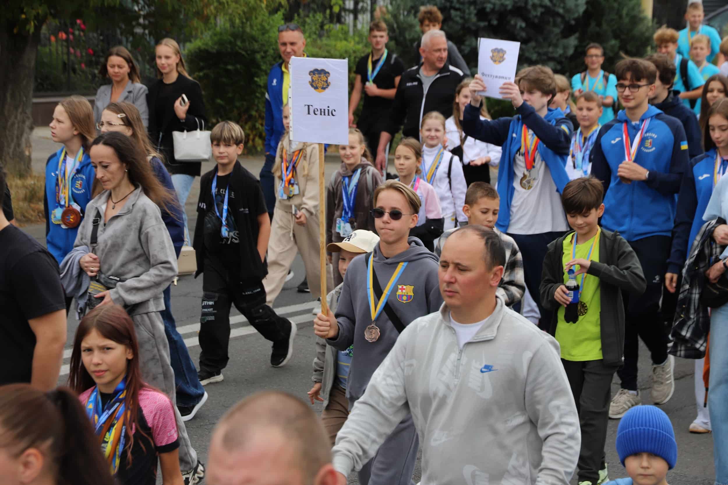 Близько 800 спортсменів пройшли центром Ужгорода під час «Ходи чемпіонів»