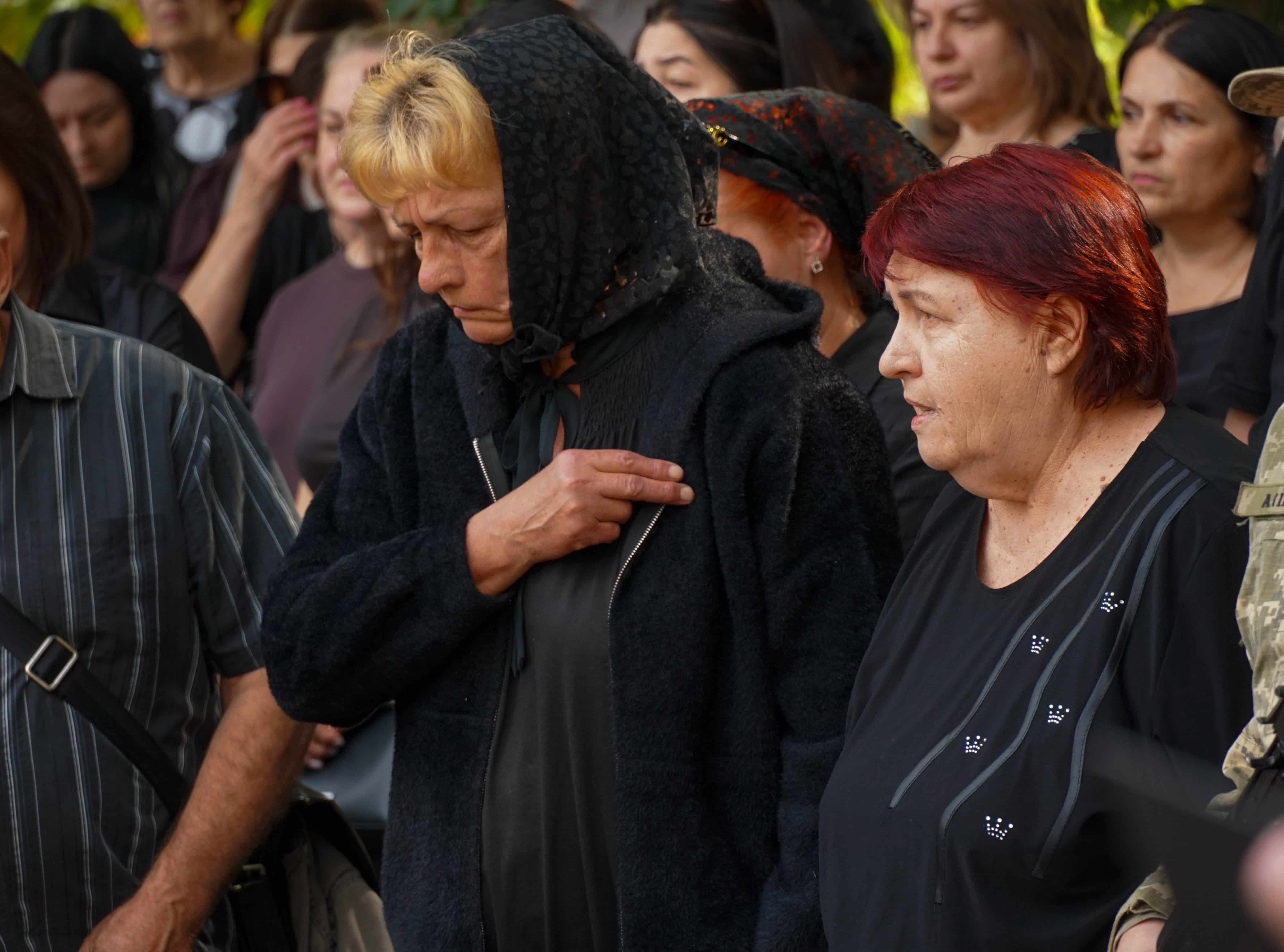 Майже два роки пошуків і надії: в Ужгороді сьогодні поховали 41-річного солдата Артема Талаєва