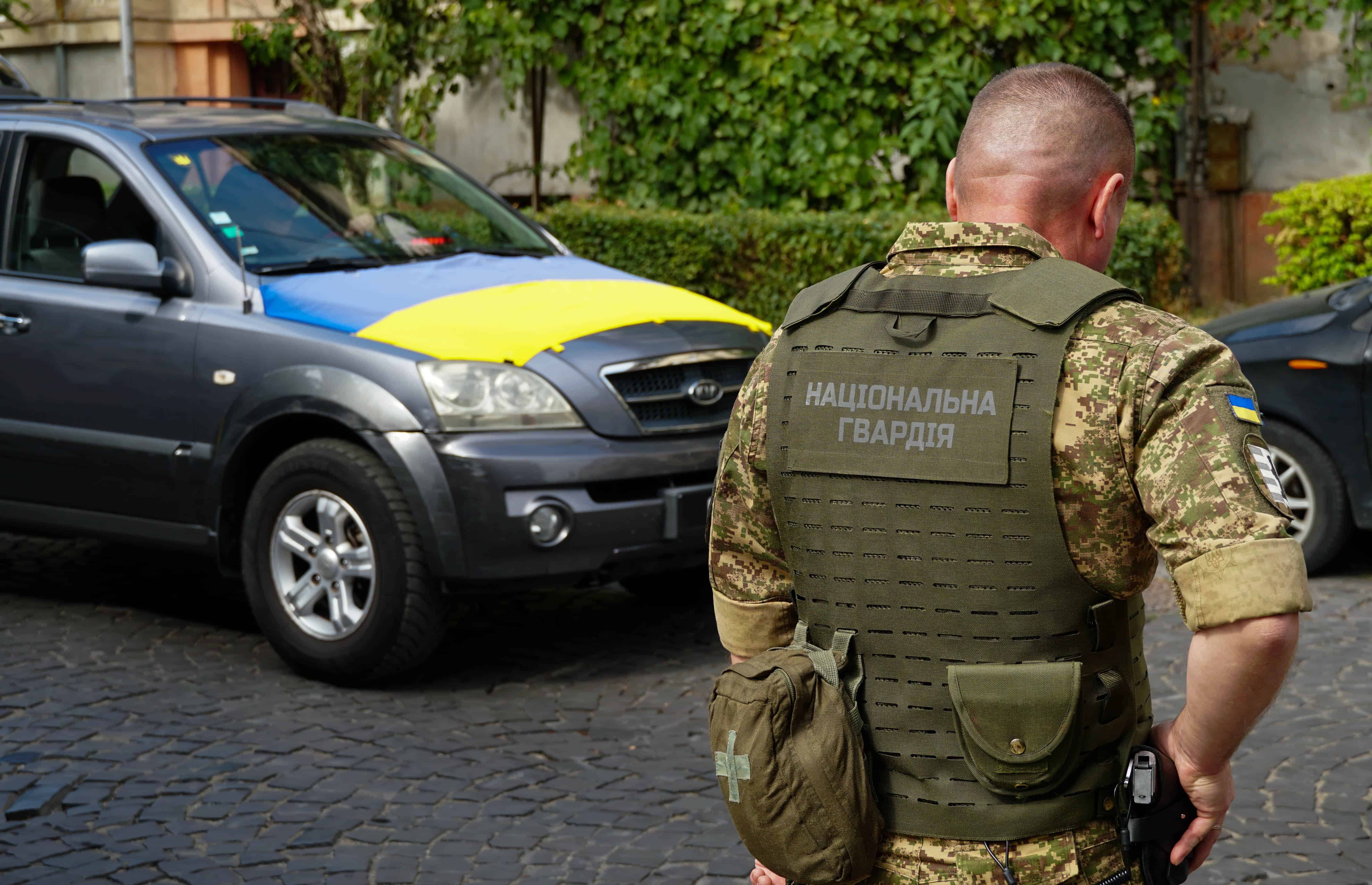 Майже два роки пошуків і надії: в Ужгороді сьогодні поховали 41-річного солдата Артема Талаєва
