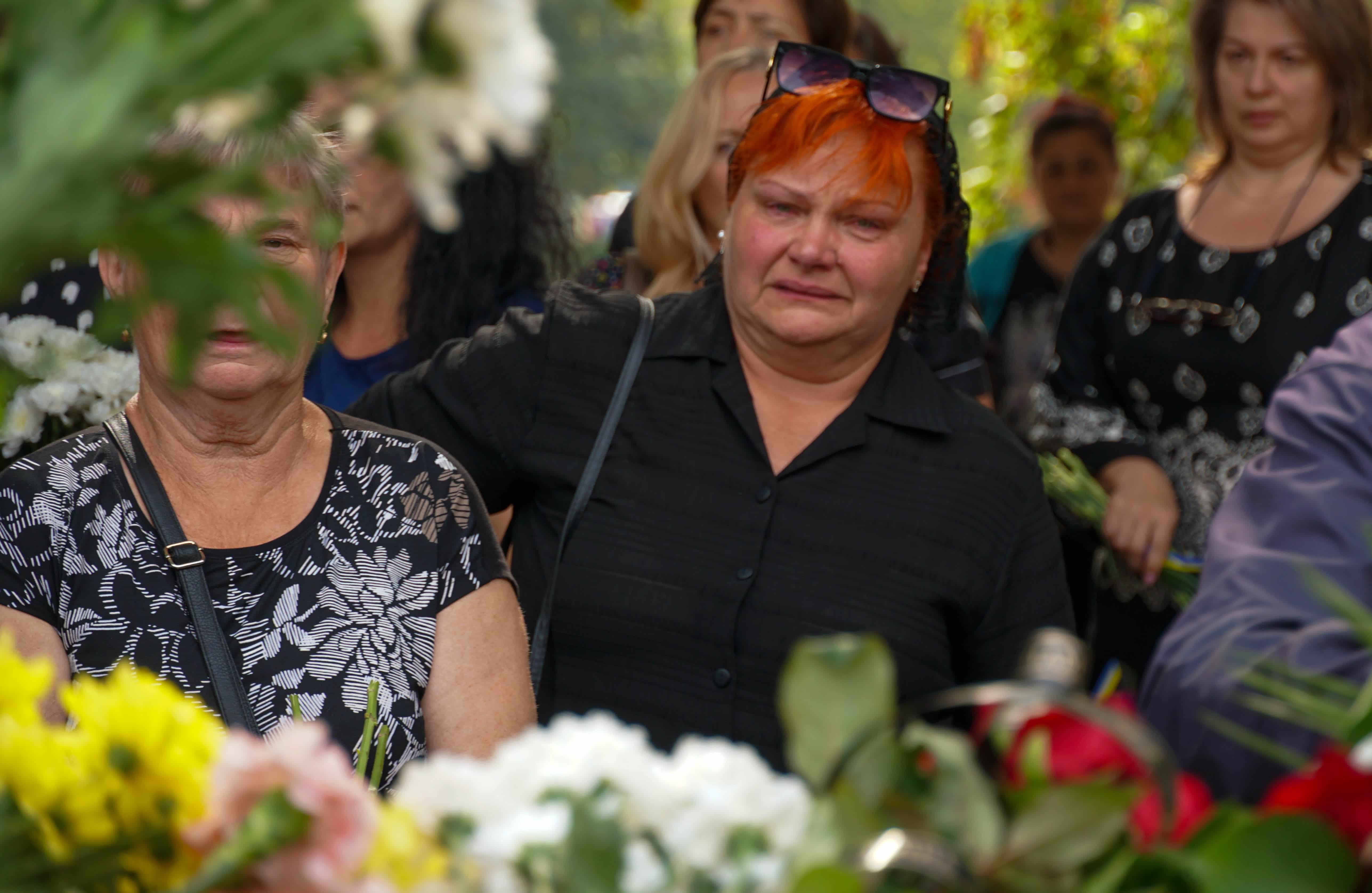 Майже два роки пошуків і надії: в Ужгороді сьогодні поховали 41-річного солдата Артема Талаєва