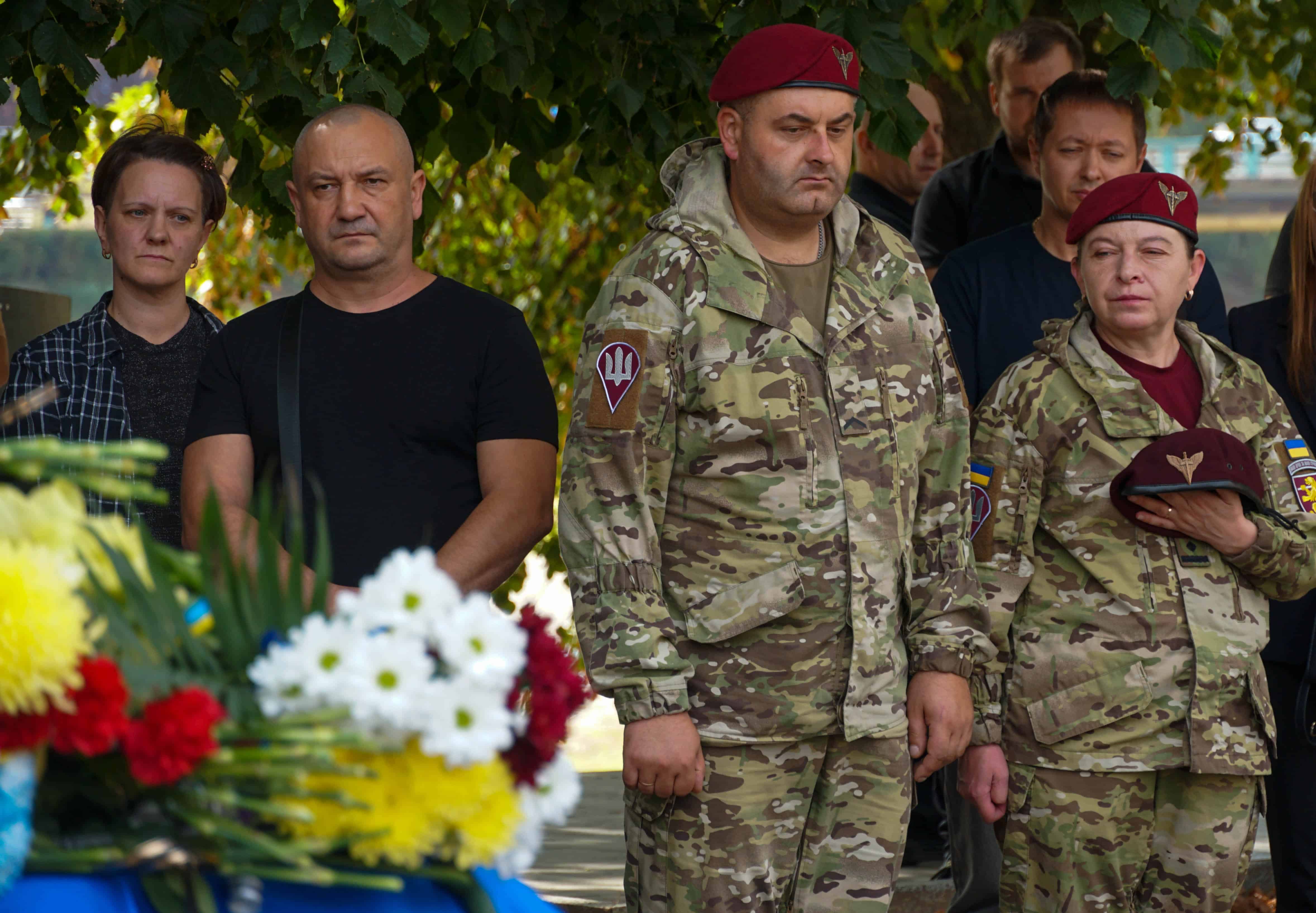 Майже два роки пошуків і надії: в Ужгороді сьогодні поховали 41-річного солдата Артема Талаєва