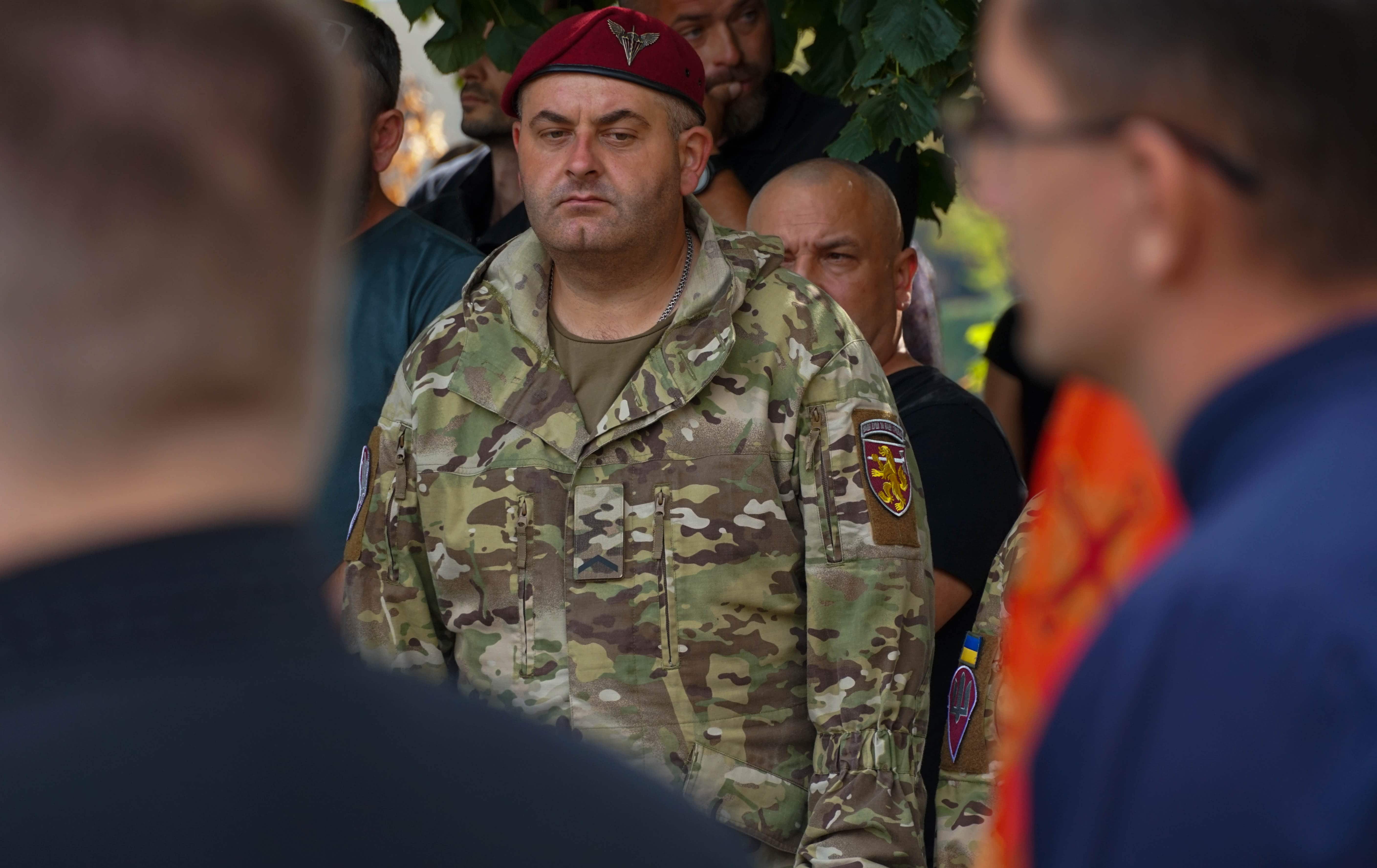 Майже два роки пошуків і надії: в Ужгороді сьогодні поховали 41-річного солдата Артема Талаєва