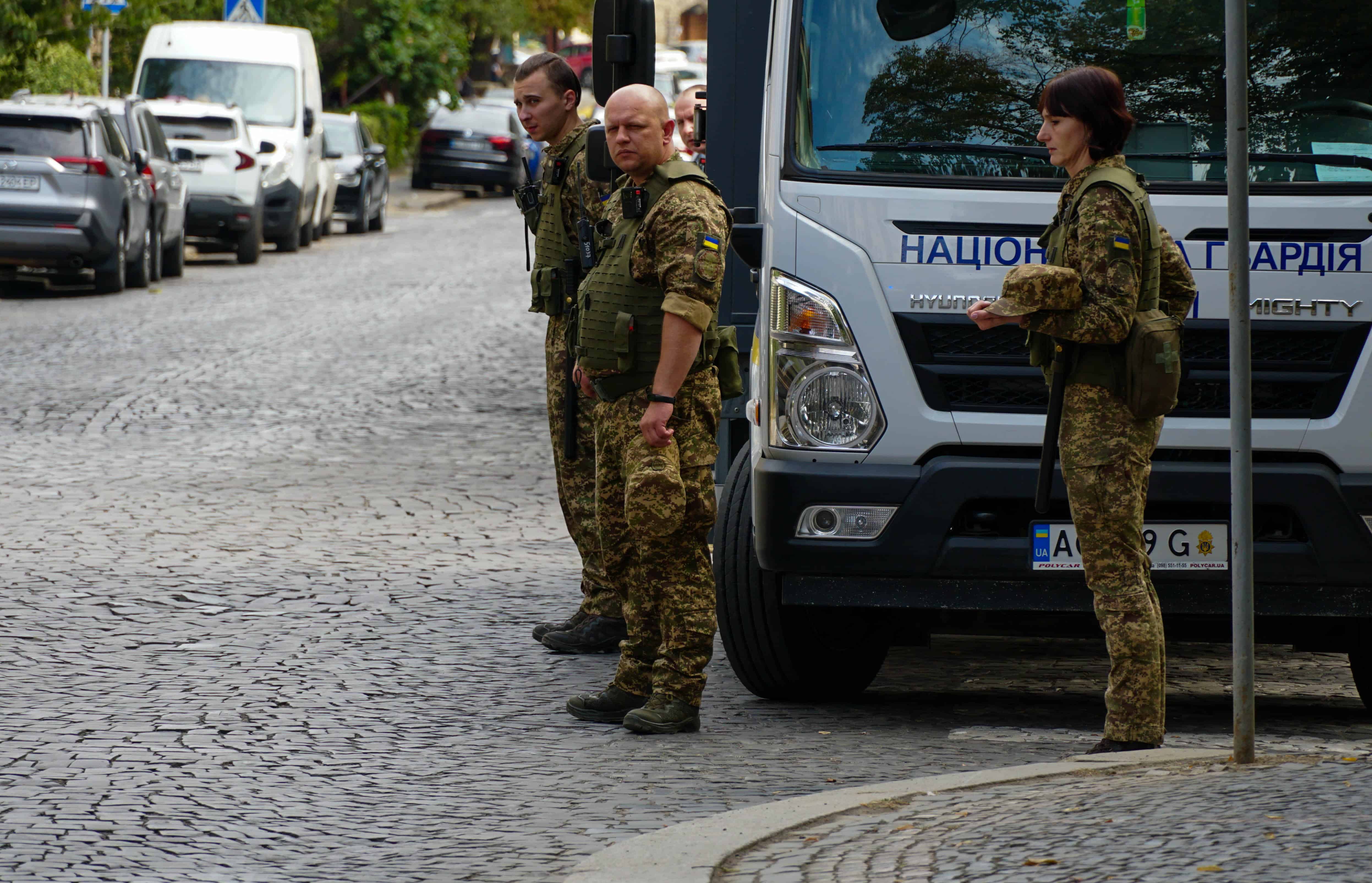 Майже два роки пошуків і надії: в Ужгороді сьогодні поховали 41-річного солдата Артема Талаєва