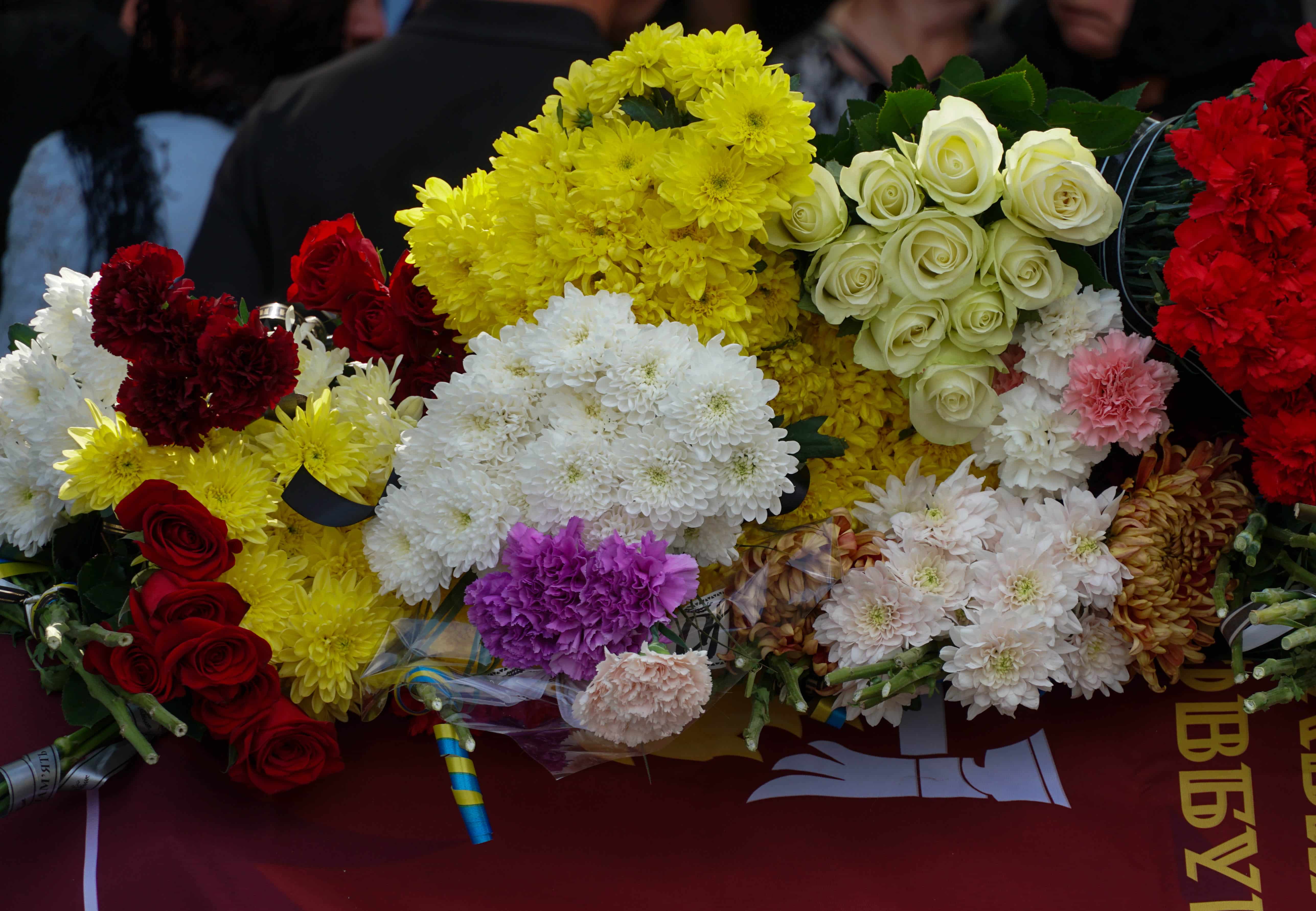 Майже два роки пошуків і надії: в Ужгороді сьогодні поховали 41-річного солдата Артема Талаєва