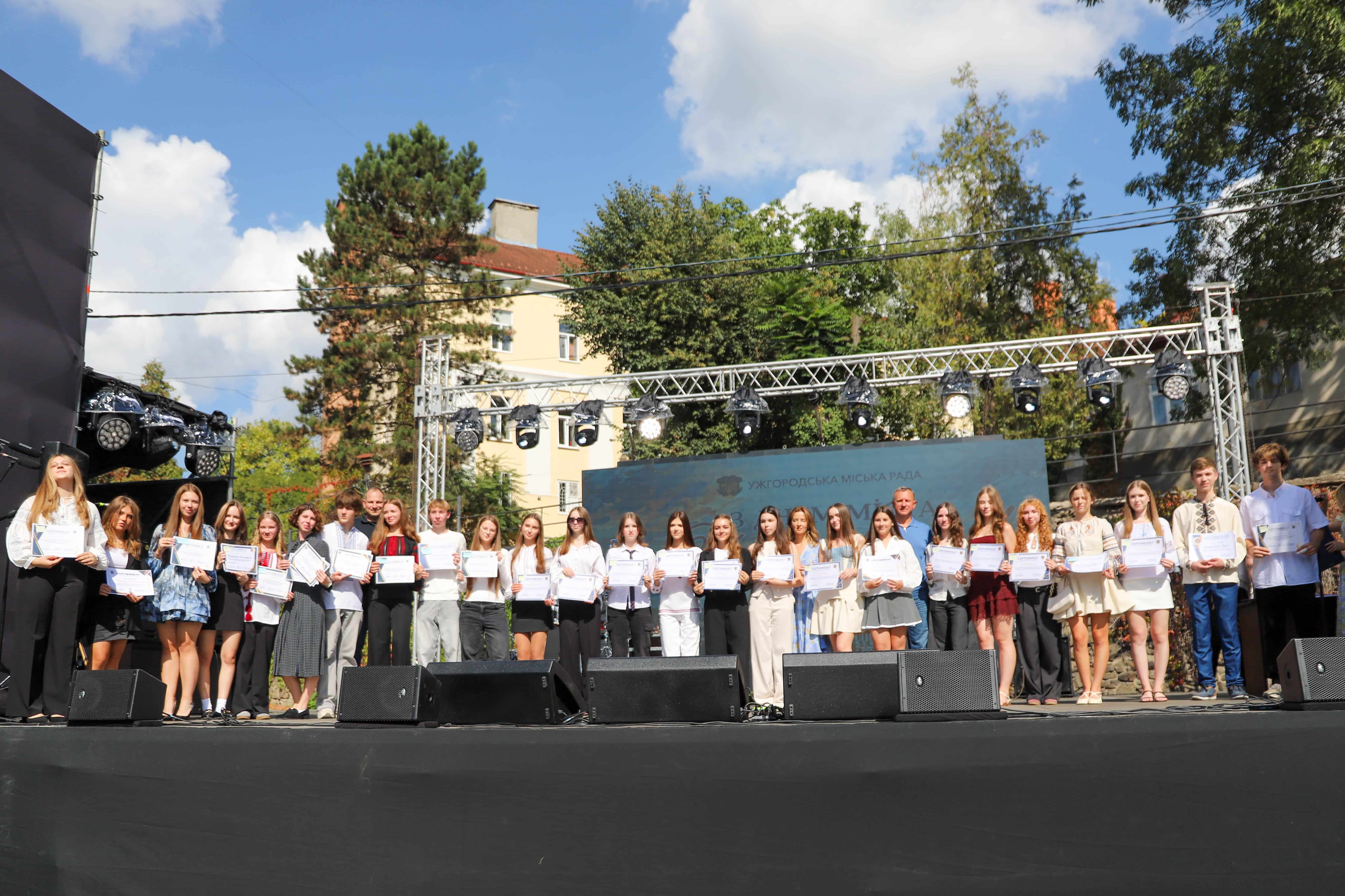 Від МАН до всеукраїнських олімпіад: в Ужгороді нагородили юних переможців