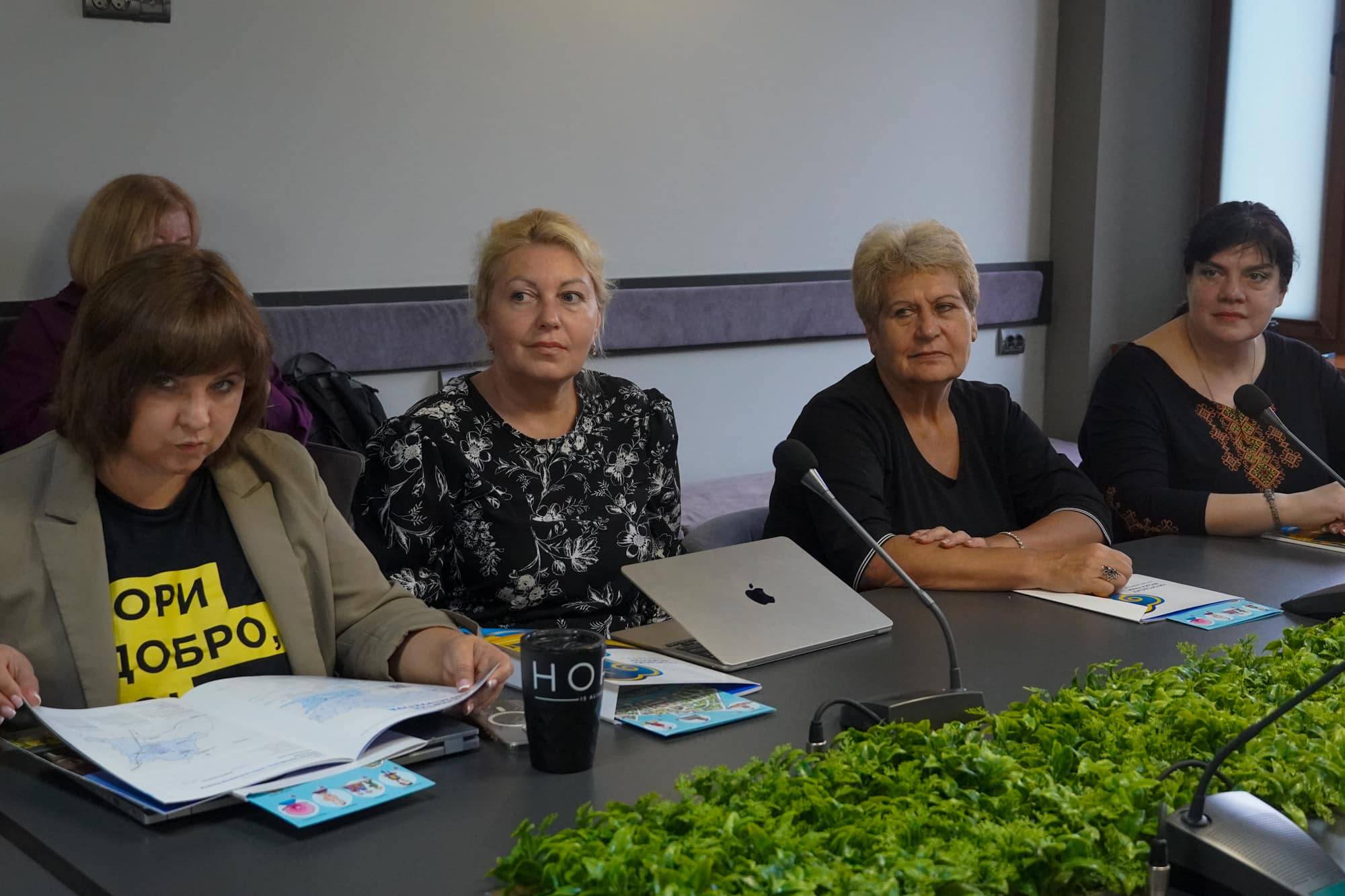 В Ужгородській міській раді відбулася зустріч у межах обмінного візиту «Роль недержавних організацій у підтримці жіночого лідерства та економічної незалежності жінок»