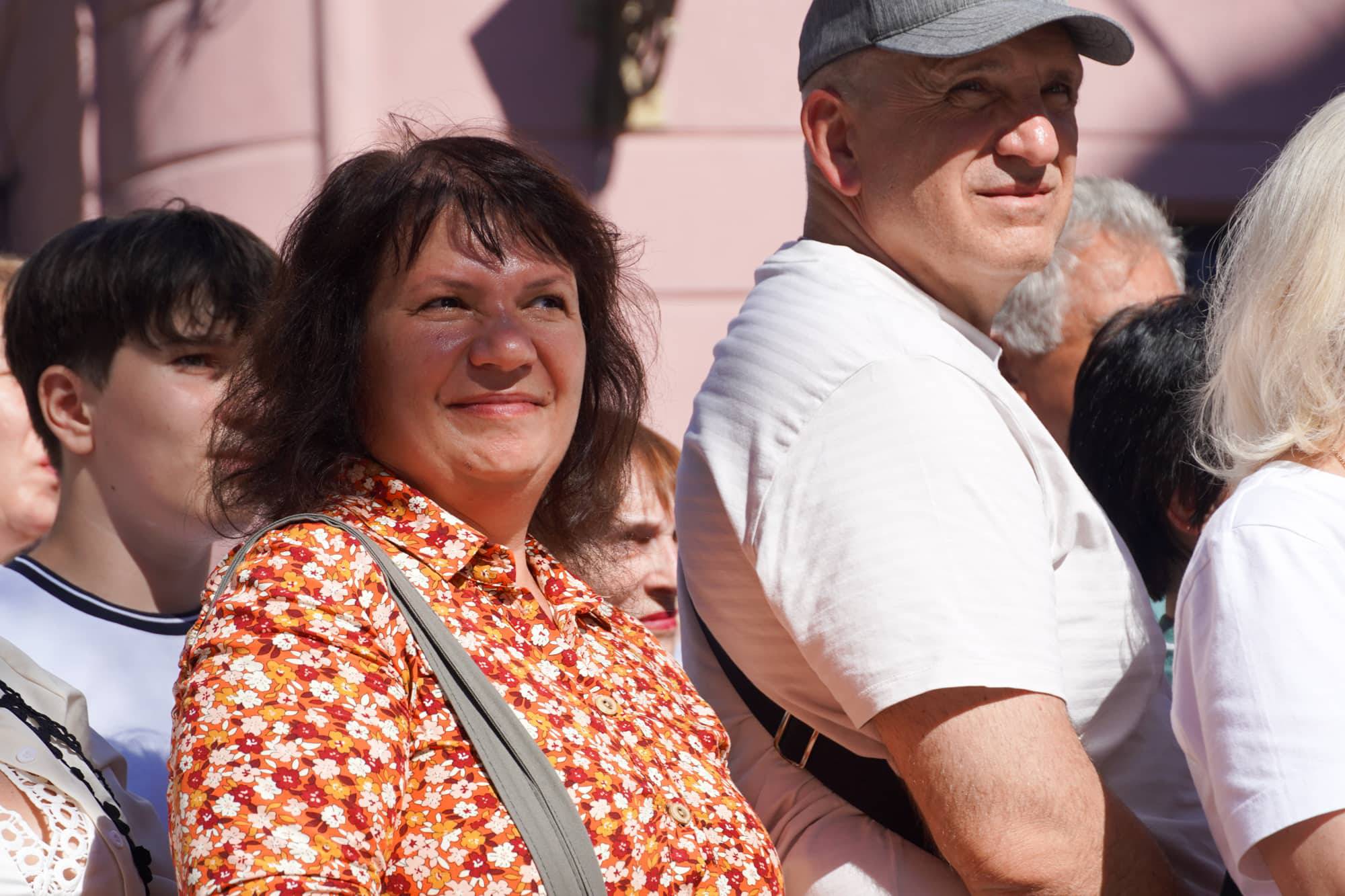 Ужгород знову перенісся у минуле: вулицями міста пройшло закарпатське весілля