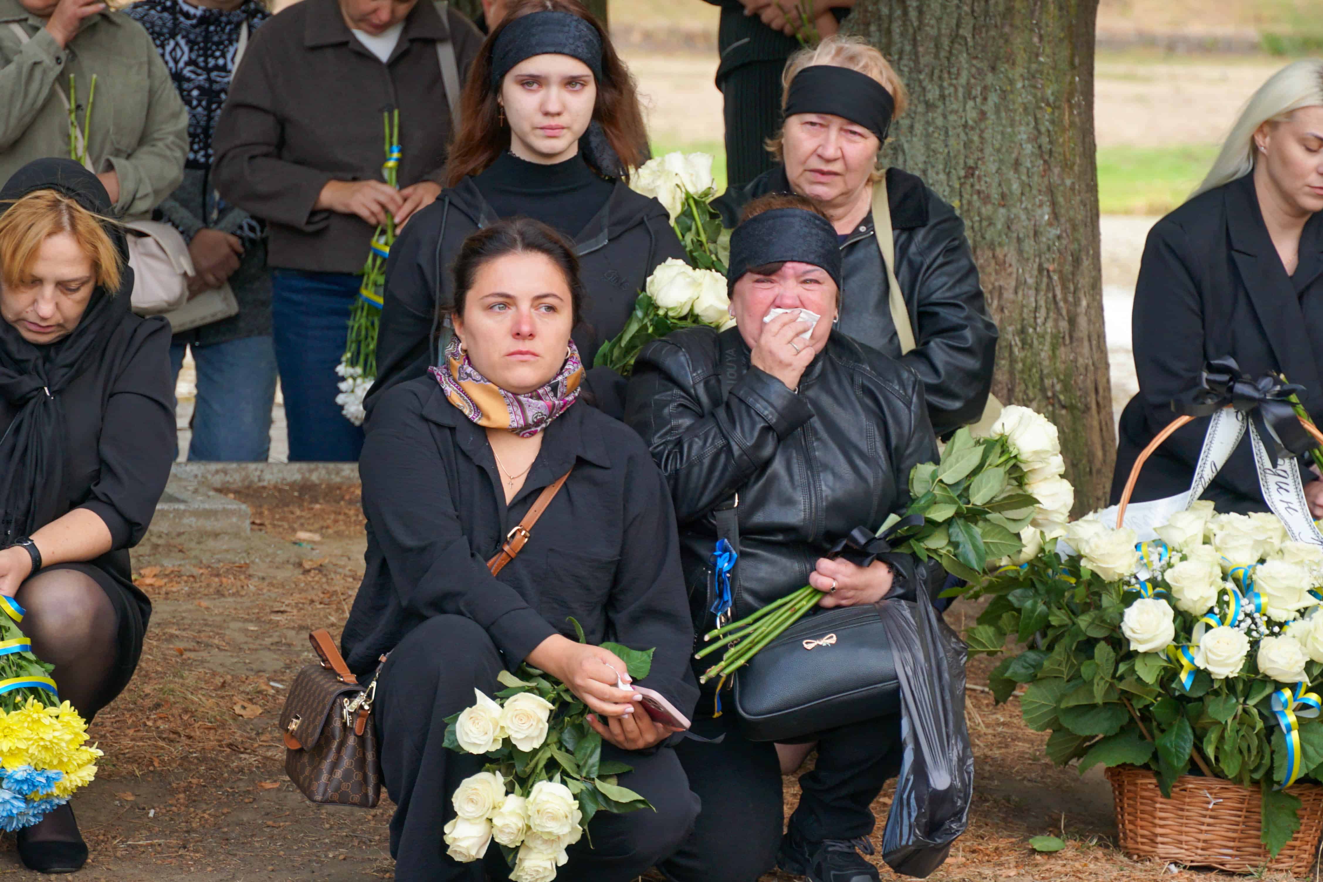 Повернувся «на щиті»: Ужгород сьогодні попрощався зі ще одним Героєм – 24-річним солдатом Олегом Вороном