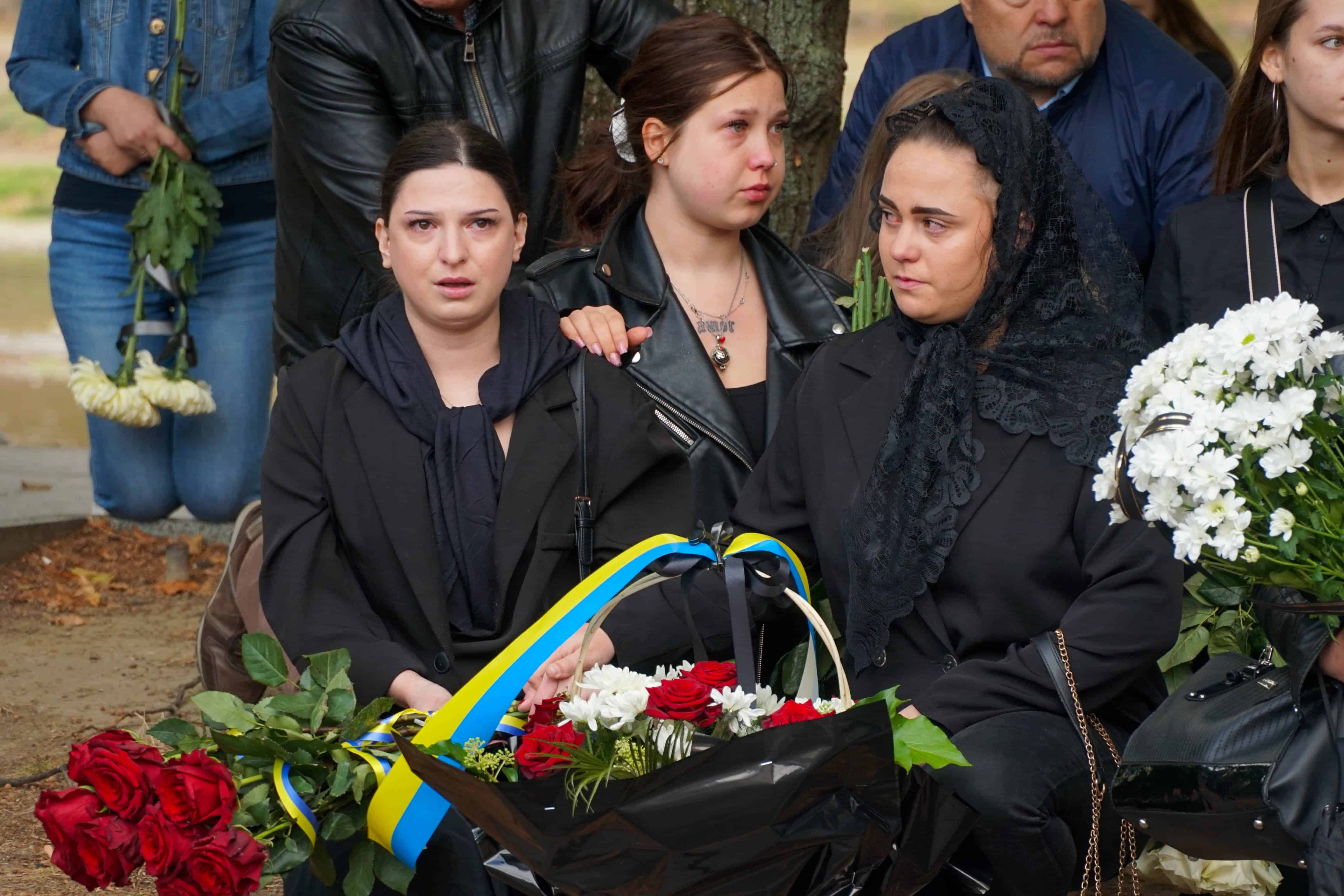 Повернувся «на щиті»: Ужгород сьогодні попрощався зі ще одним Героєм – 24-річним солдатом Олегом Вороном
