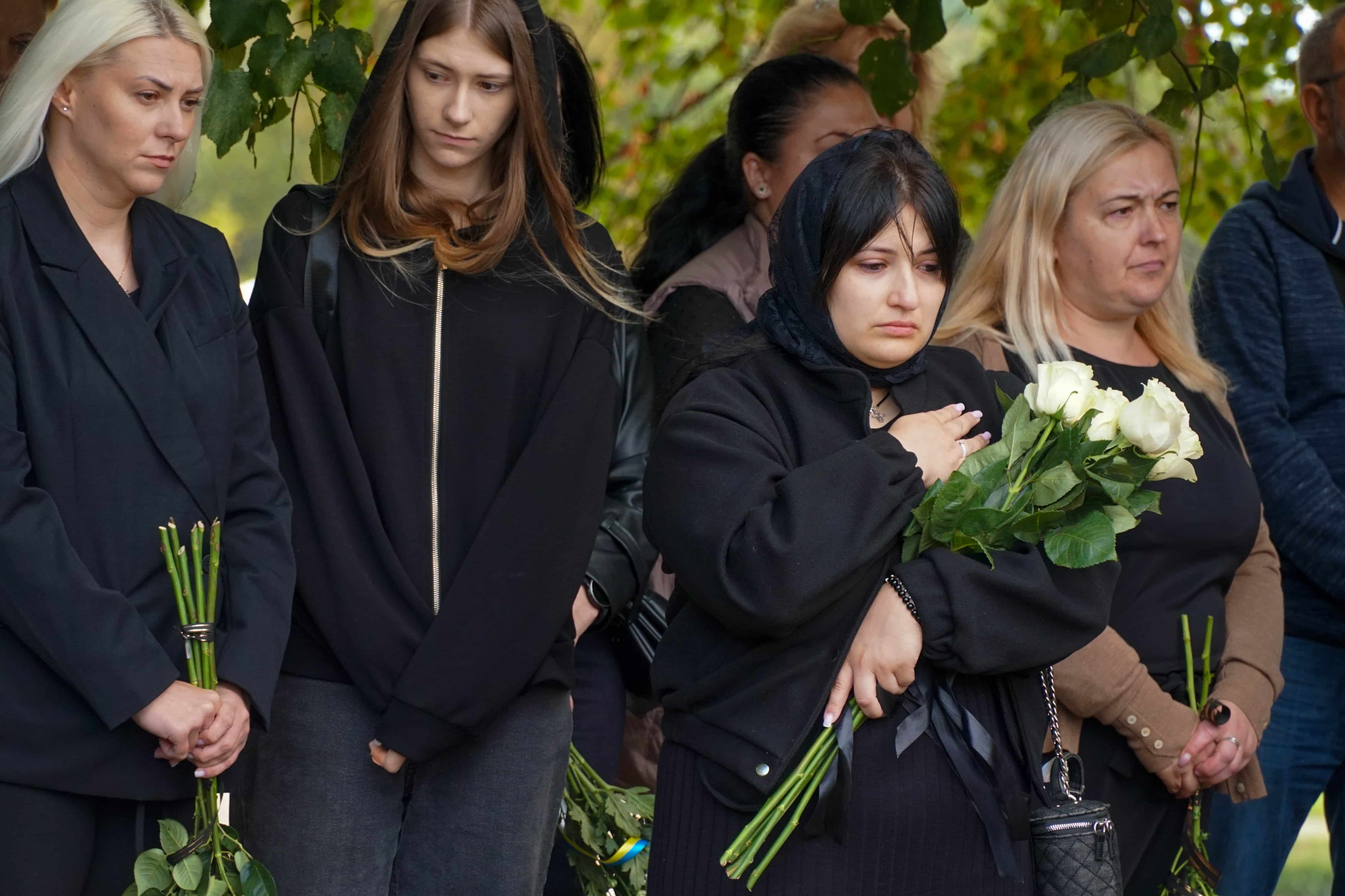 Повернувся «на щиті»: Ужгород сьогодні попрощався зі ще одним Героєм – 24-річним солдатом Олегом Вороном