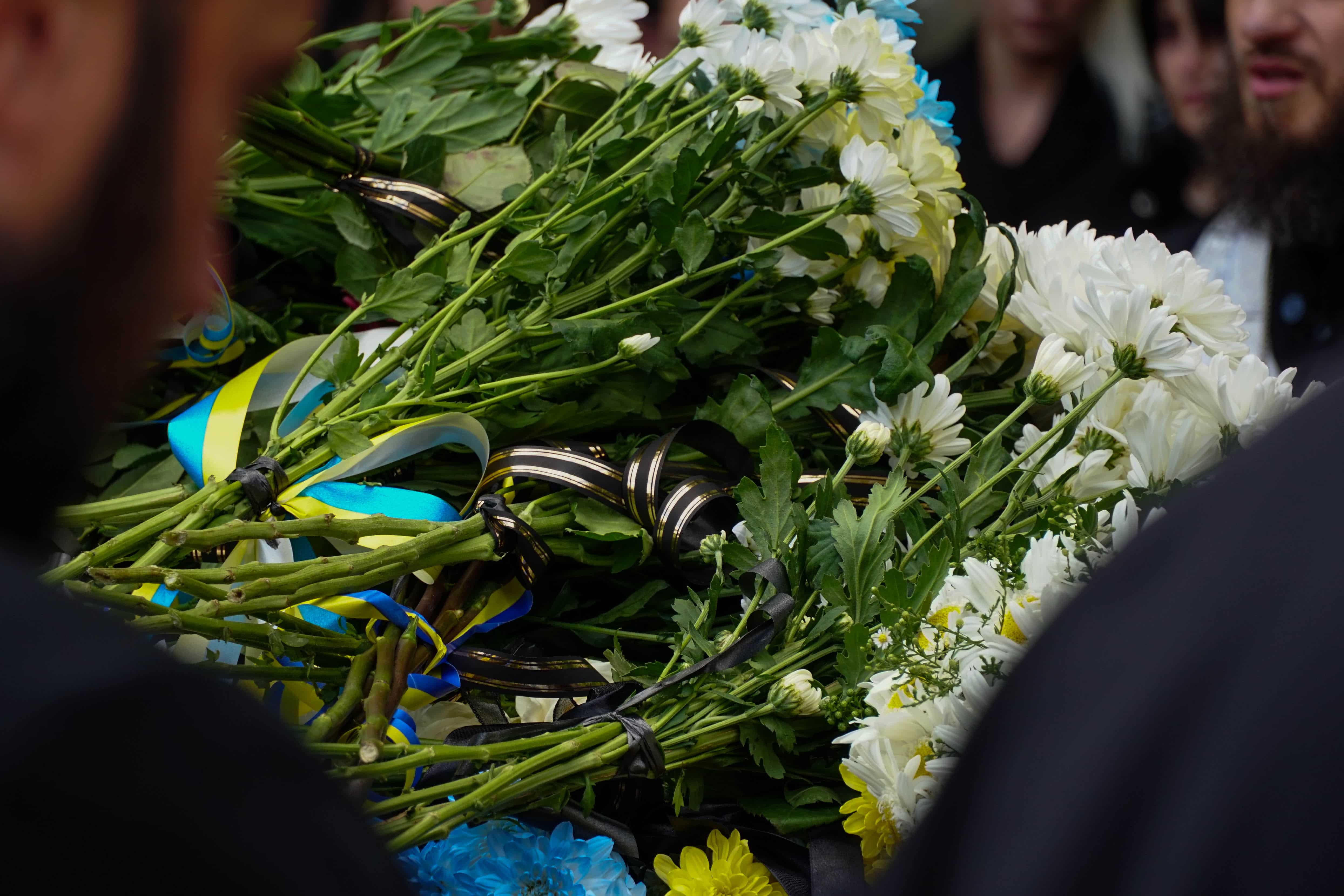 Повернувся «на щиті»: Ужгород сьогодні попрощався зі ще одним Героєм – 24-річним солдатом Олегом Вороном