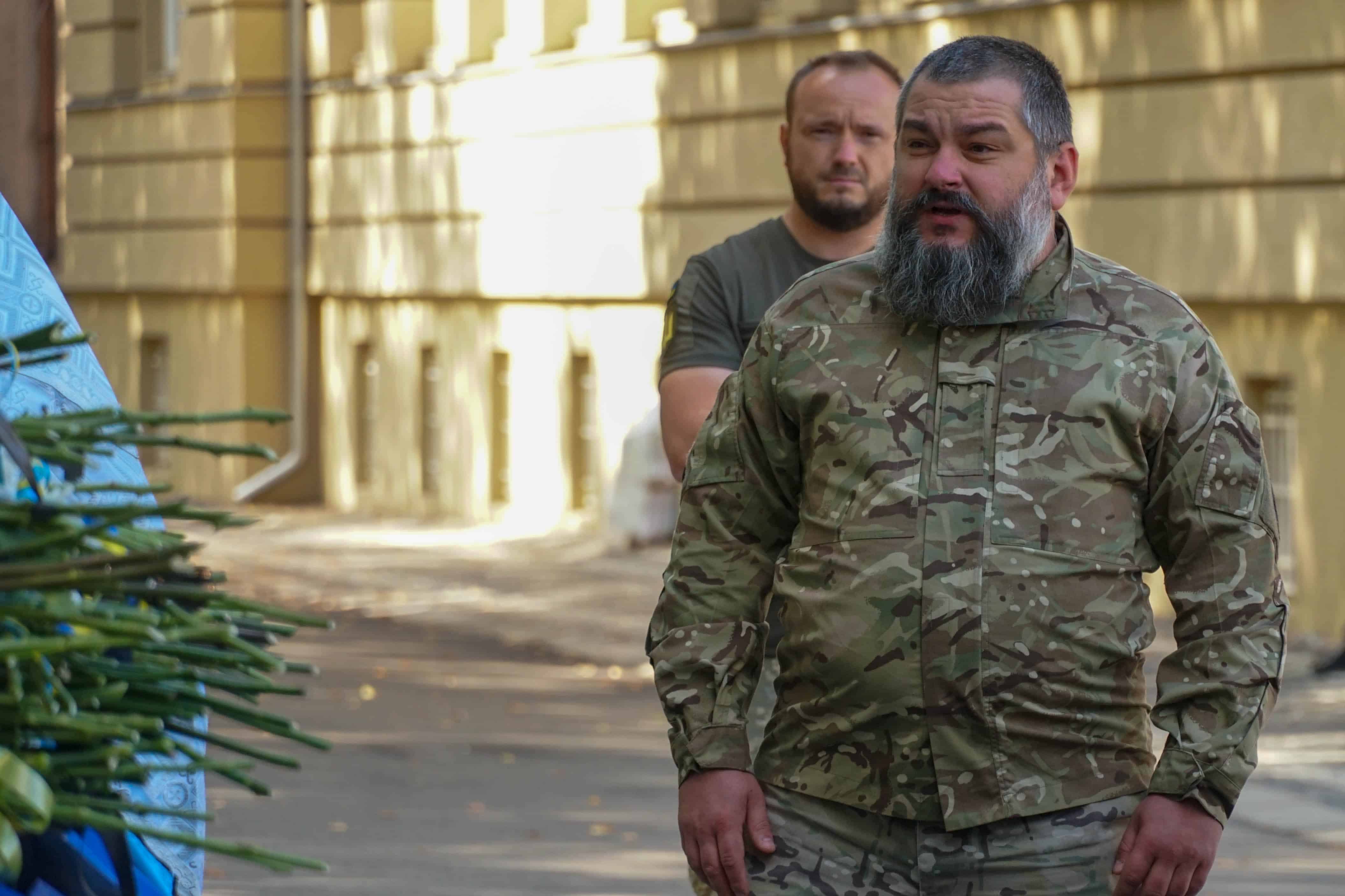 Повернувся «на щиті»: Ужгород сьогодні попрощався зі ще одним Героєм – 24-річним солдатом Олегом Вороном