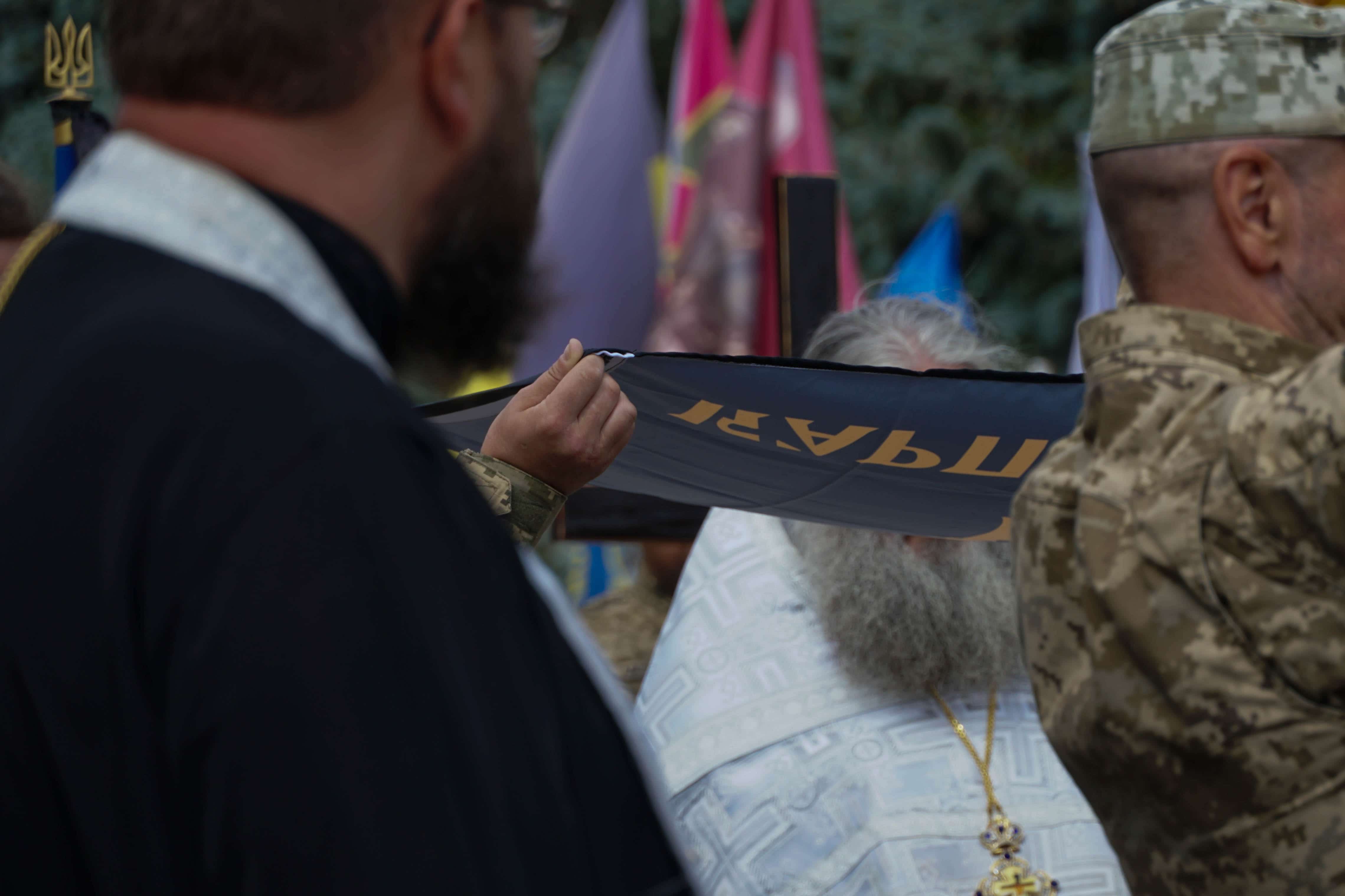 Повернувся «на щиті»: Ужгород сьогодні попрощався зі ще одним Героєм – 24-річним солдатом Олегом Вороном