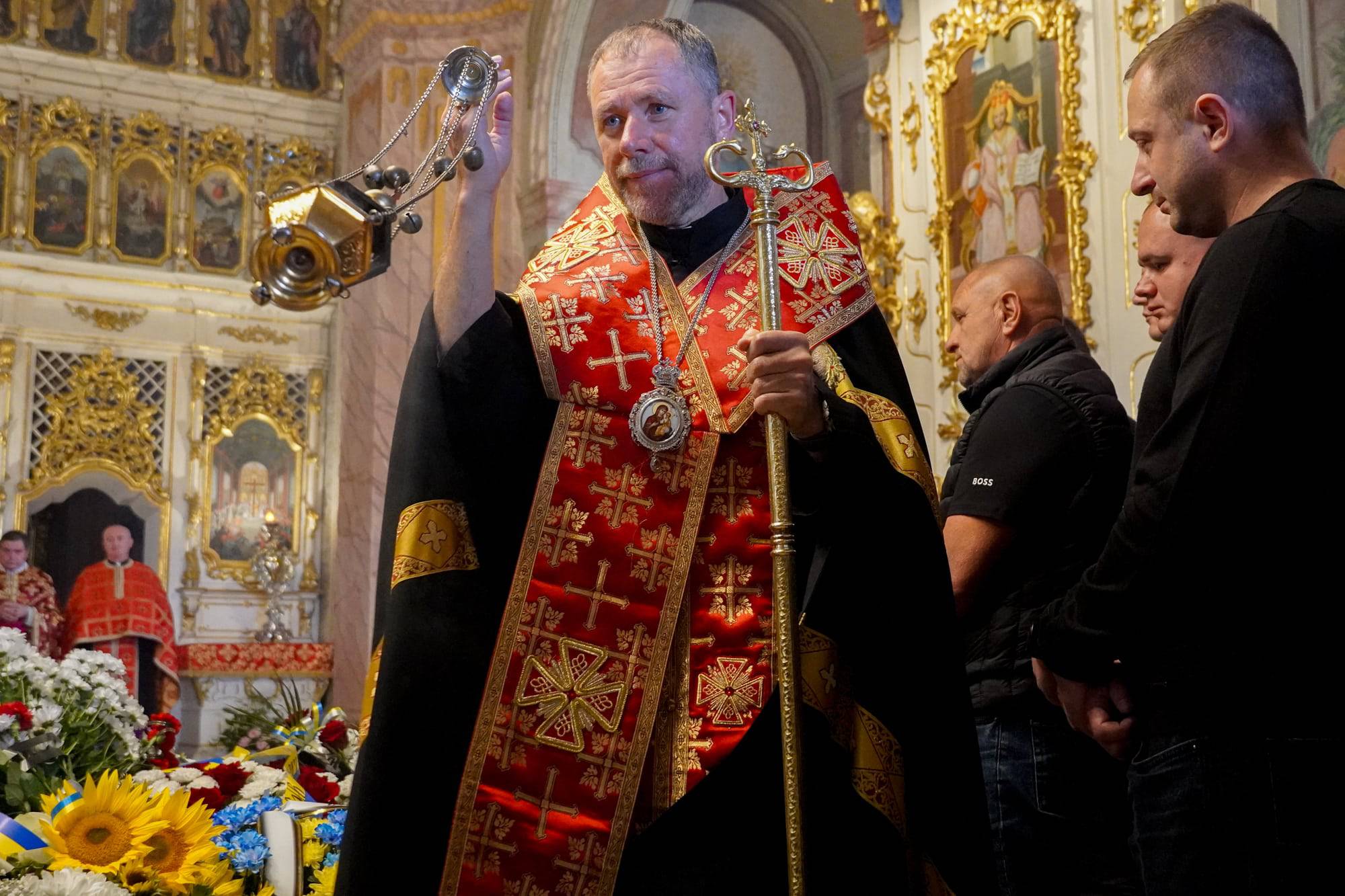 До останнього залишався там, де був потрібен побратимам та рідній Україні: з таким Героєм – 52-річним старшим солдатом Юрієм Сабо – сьогодні попрощався Ужгород