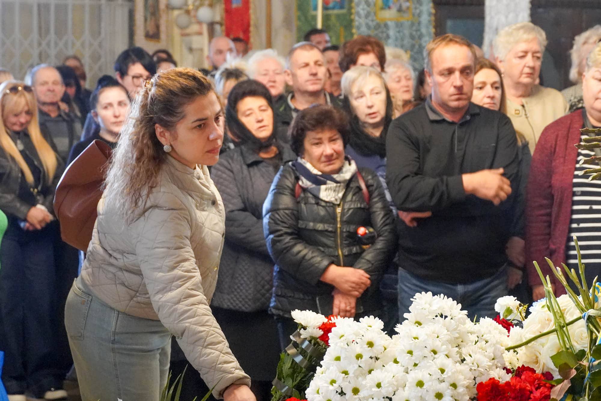 До останнього залишався там, де був потрібен побратимам та рідній Україні: з таким Героєм – 52-річним старшим солдатом Юрієм Сабо – сьогодні попрощався Ужгород