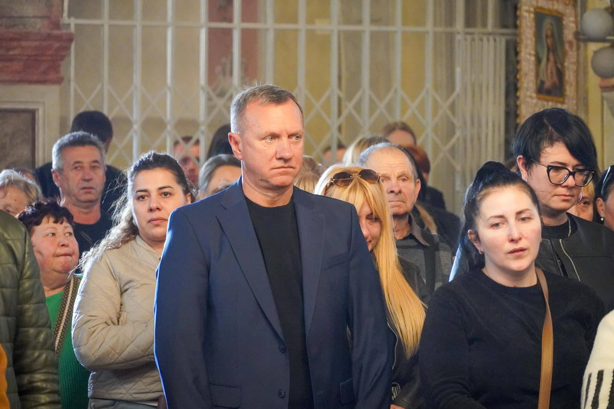 До останнього залишався там, де був потрібен побратимам та рідній Україні: з таким Героєм – 52-річним старшим солдатом Юрієм Сабо – сьогодні попрощався Ужгород