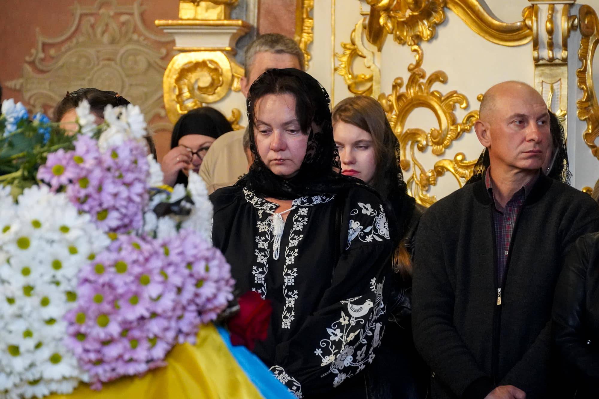 До останнього залишався там, де був потрібен побратимам та рідній Україні: з таким Героєм – 52-річним старшим солдатом Юрієм Сабо – сьогодні попрощався Ужгород