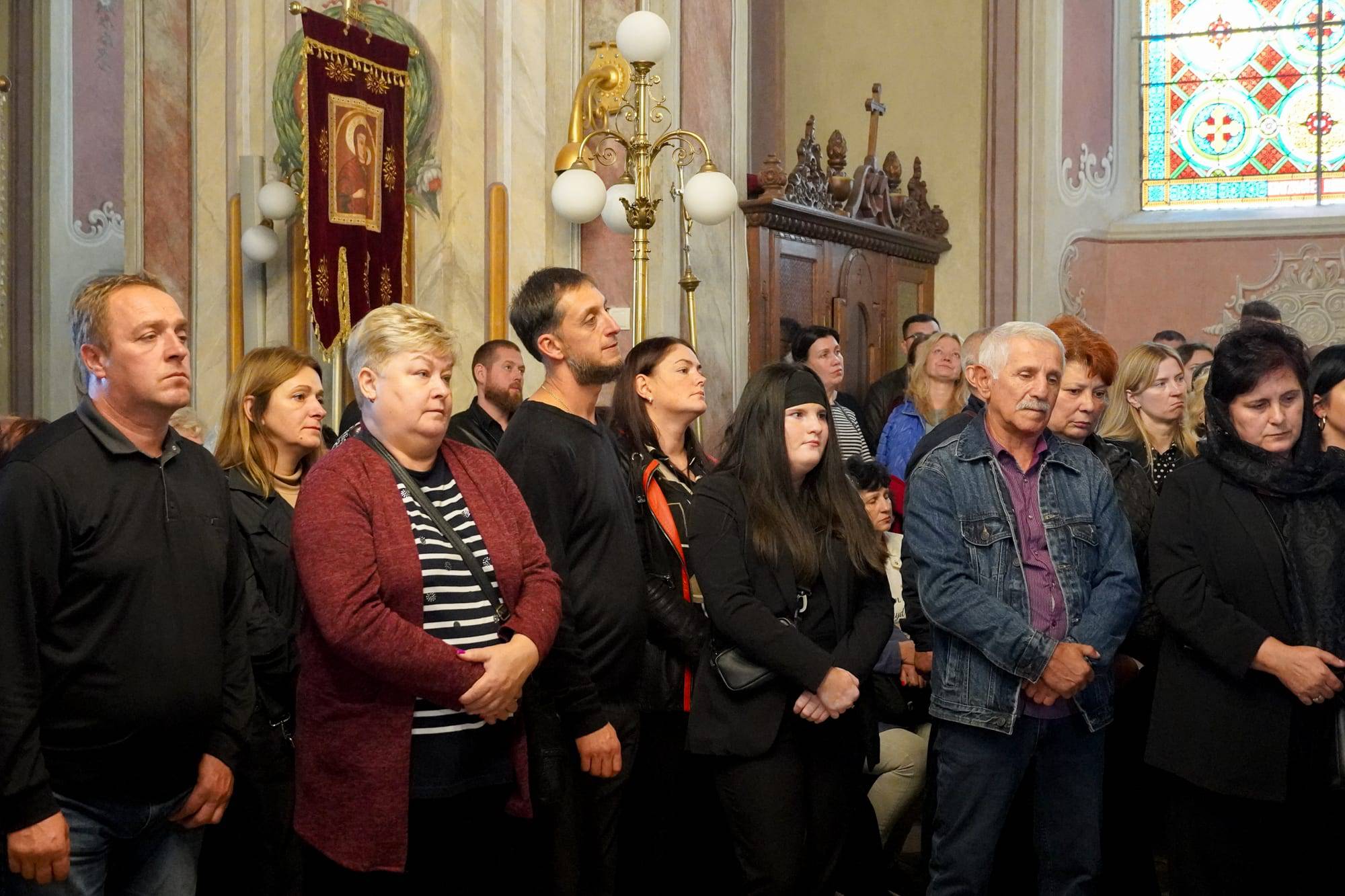 До останнього залишався там, де був потрібен побратимам та рідній Україні: з таким Героєм – 52-річним старшим солдатом Юрієм Сабо – сьогодні попрощався Ужгород
