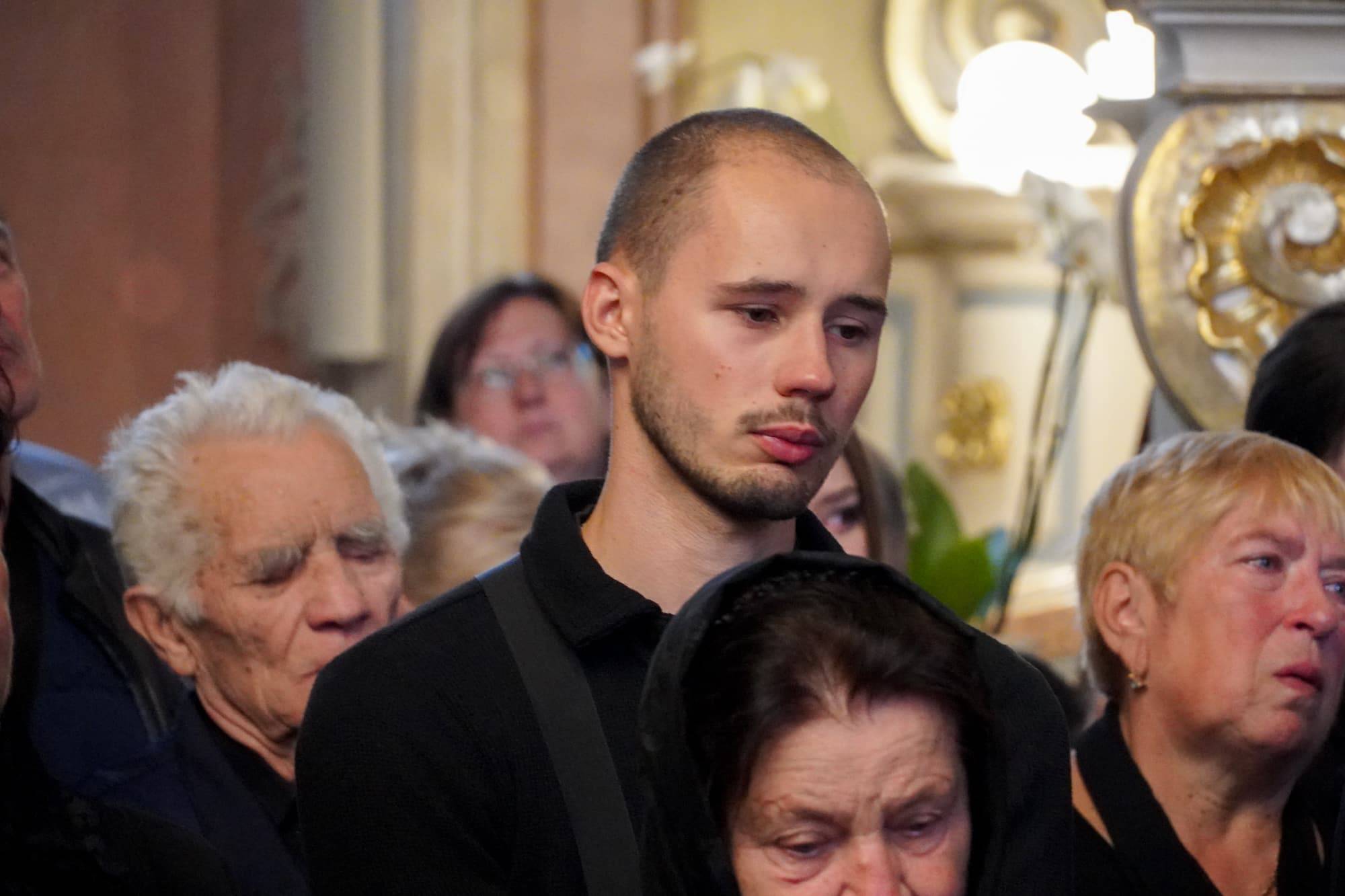 До останнього залишався там, де був потрібен побратимам та рідній Україні: з таким Героєм – 52-річним старшим солдатом Юрієм Сабо – сьогодні попрощався Ужгород
