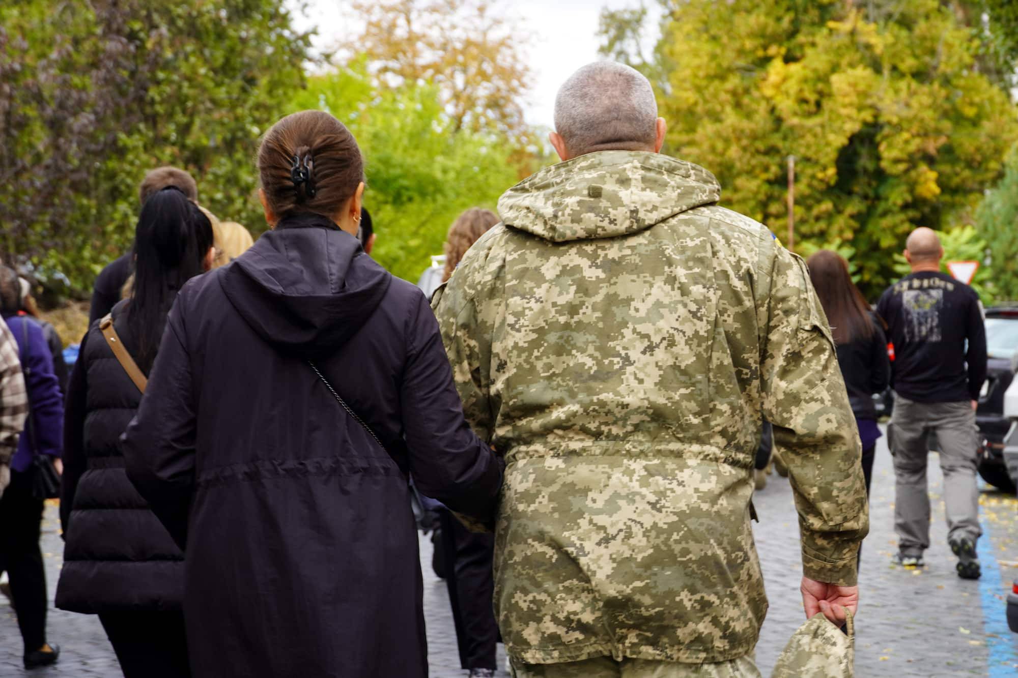 До останнього залишався там, де був потрібен побратимам та рідній Україні: з таким Героєм – 52-річним старшим солдатом Юрієм Сабо – сьогодні попрощався Ужгород