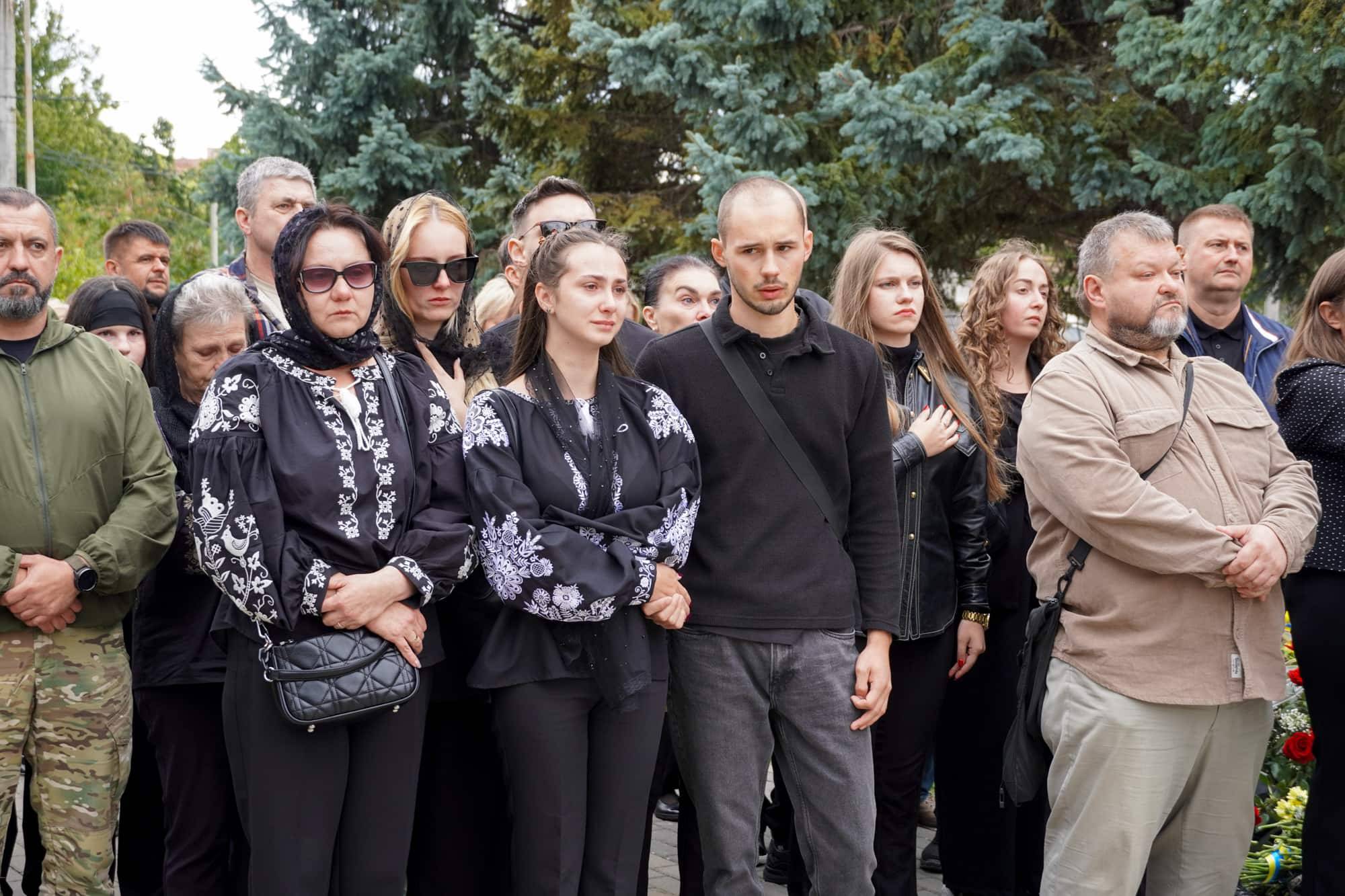 До останнього залишався там, де був потрібен побратимам та рідній Україні: з таким Героєм – 52-річним старшим солдатом Юрієм Сабо – сьогодні попрощався Ужгород