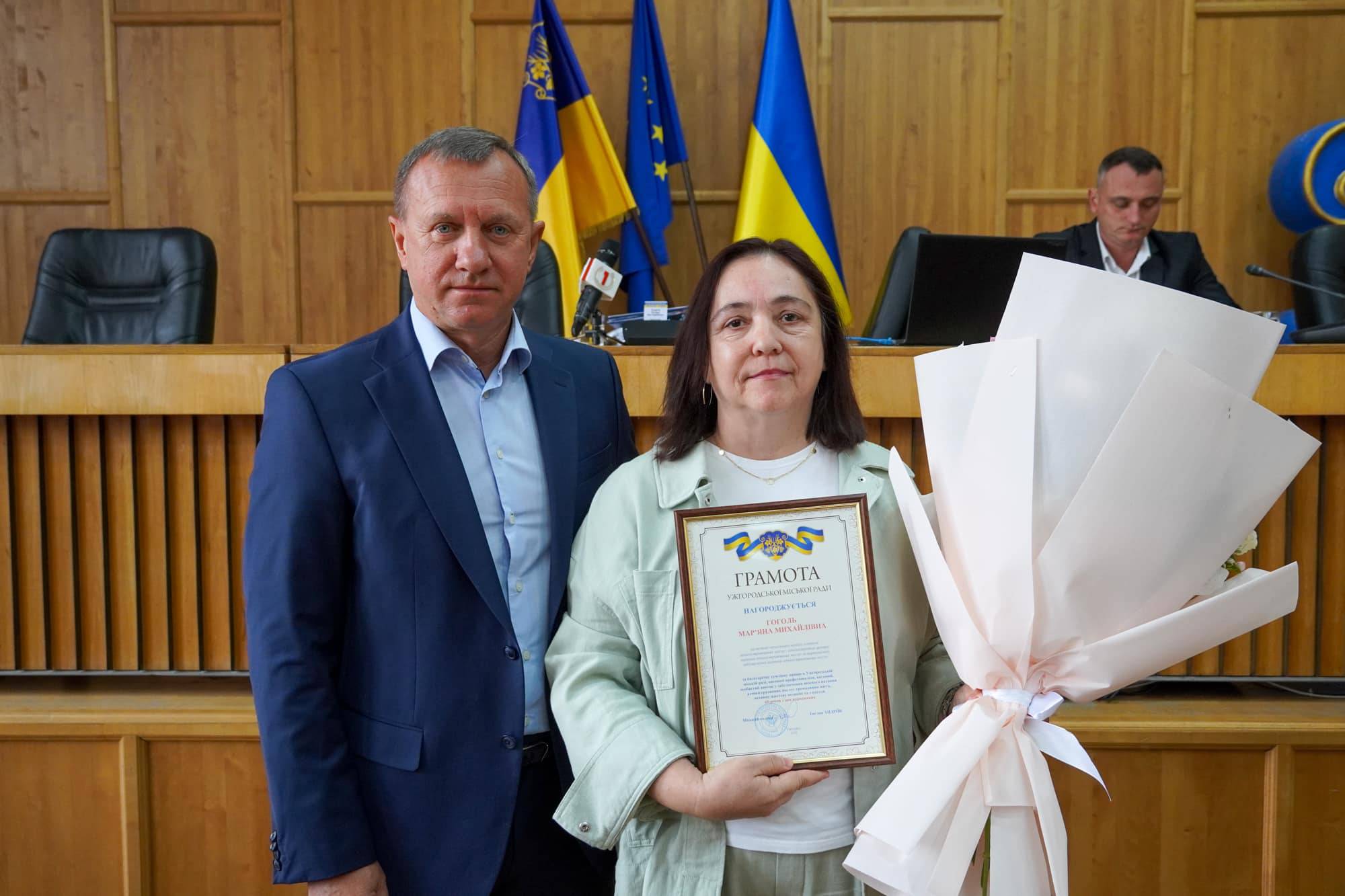 Перед початком сьогоднішньої сесії Богдан Андріїв вручив грамоти Ужгородської міської ради