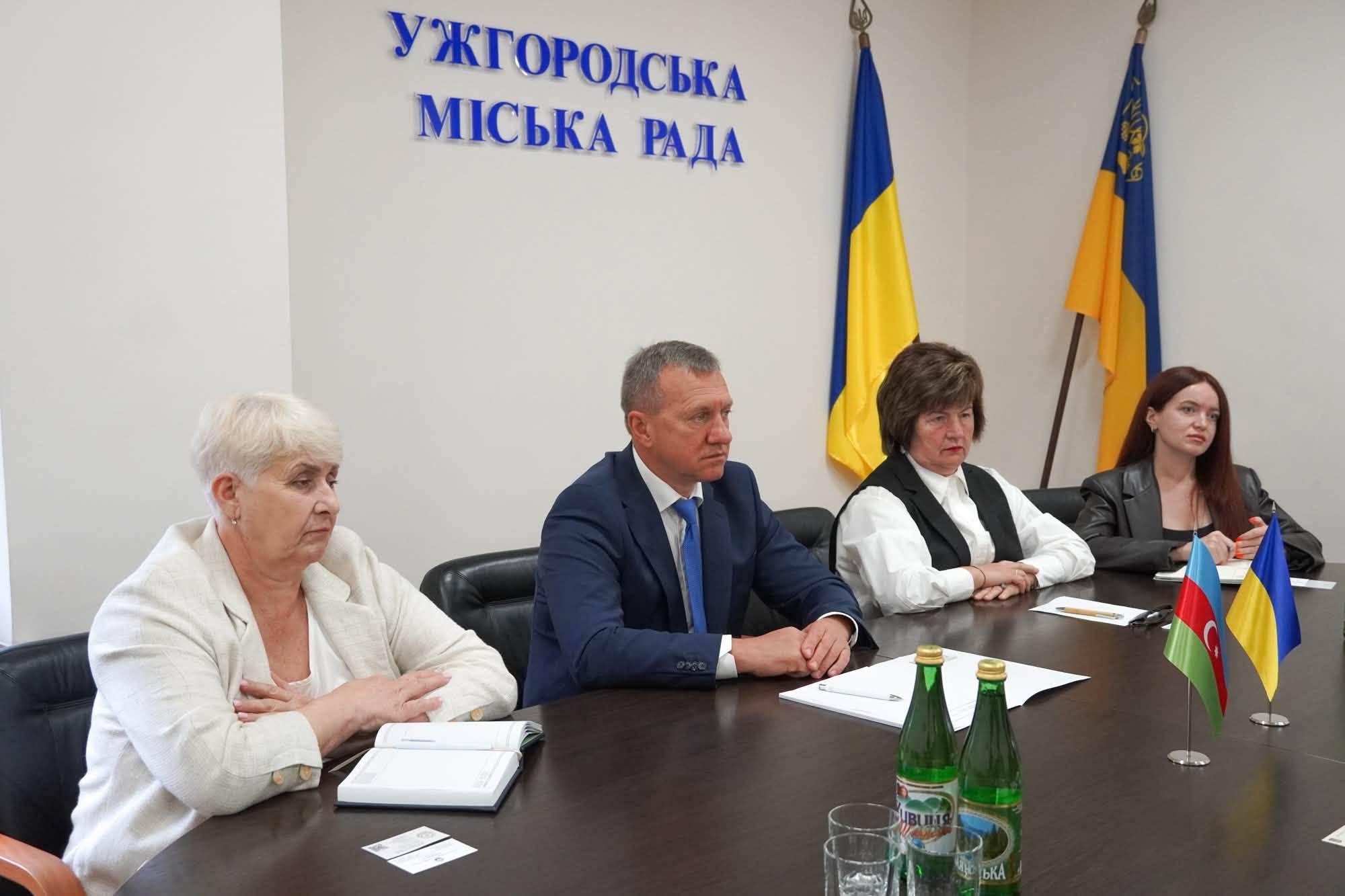 Уперше в Ужгороді Надзвичайний і Повноважний Посол Азербайджанської Республіки в Україні Сеймур Мардалієв: у міськраді з ним зустрівся міський голова Богдан Андріїв
