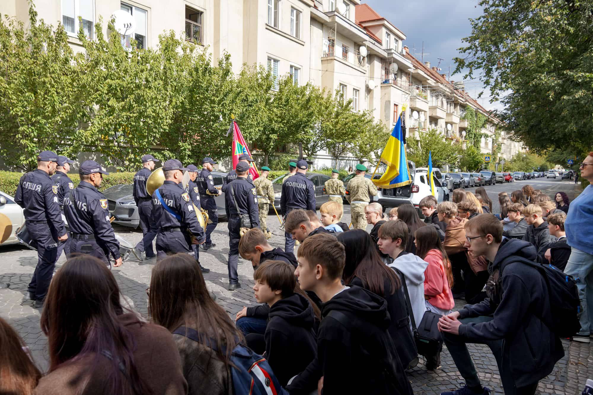 Його повернення рідні чекали більше року: в Ужгороді сьогодні поховали 47-річного старшого солдата Олександра Талахадзе