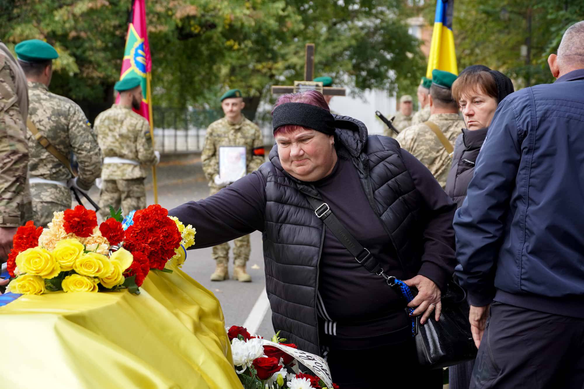Його повернення рідні чекали більше року: в Ужгороді сьогодні поховали 47-річного старшого солдата Олександра Талахадзе