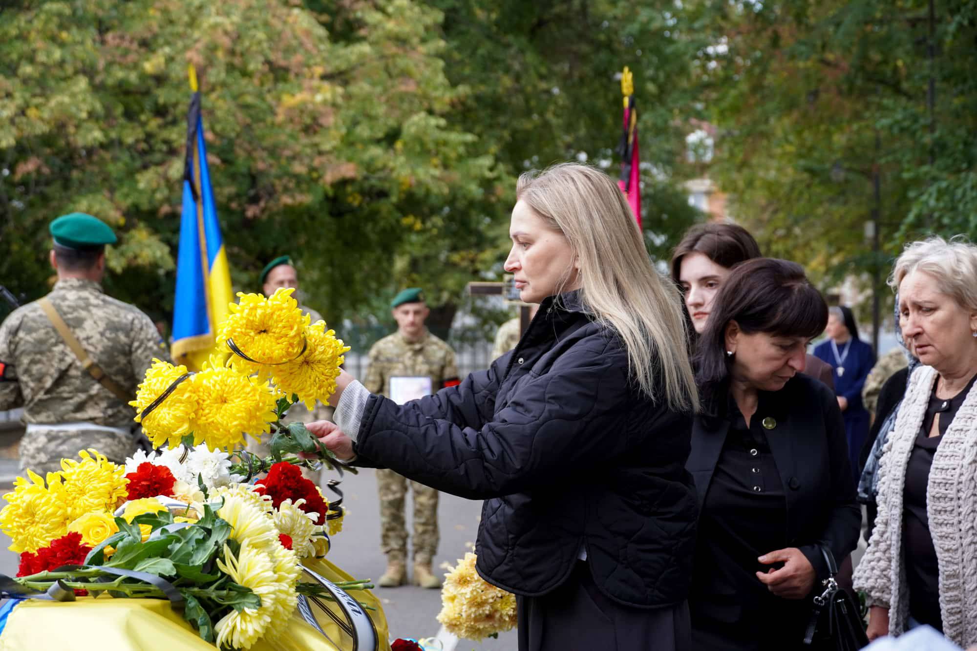 Його повернення рідні чекали більше року: в Ужгороді сьогодні поховали 47-річного старшого солдата Олександра Талахадзе