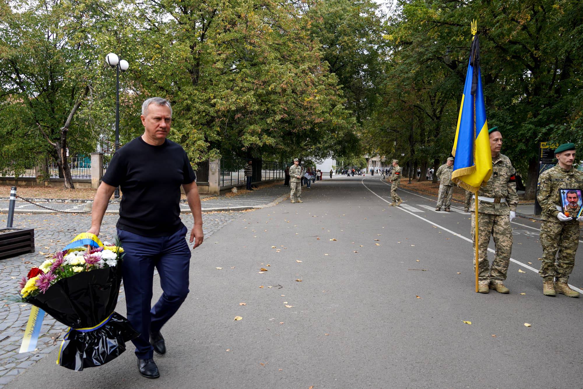 Його повернення рідні чекали більше року: в Ужгороді сьогодні поховали 47-річного старшого солдата Олександра Талахадзе