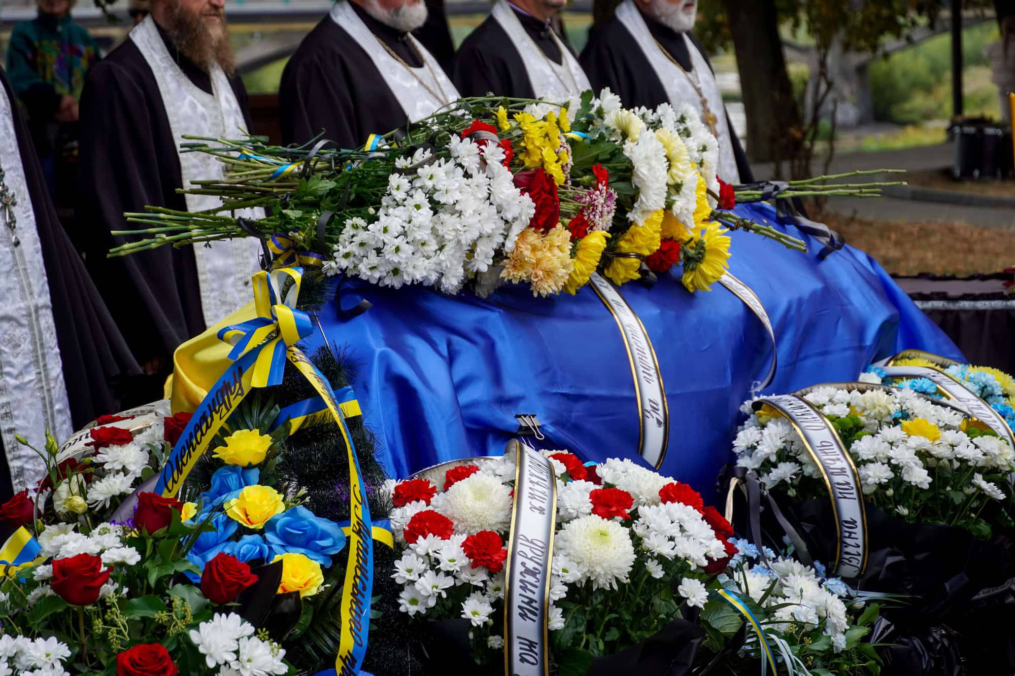Його повернення рідні чекали більше року: в Ужгороді сьогодні поховали 47-річного старшого солдата Олександра Талахадзе