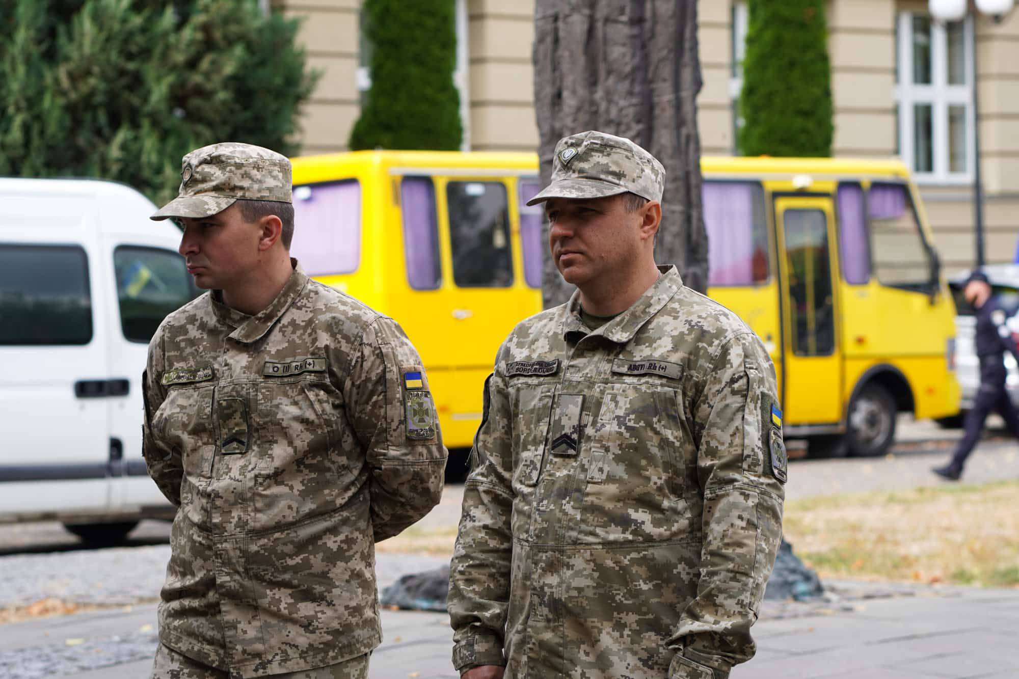 Його повернення рідні чекали більше року: в Ужгороді сьогодні поховали 47-річного старшого солдата Олександра Талахадзе