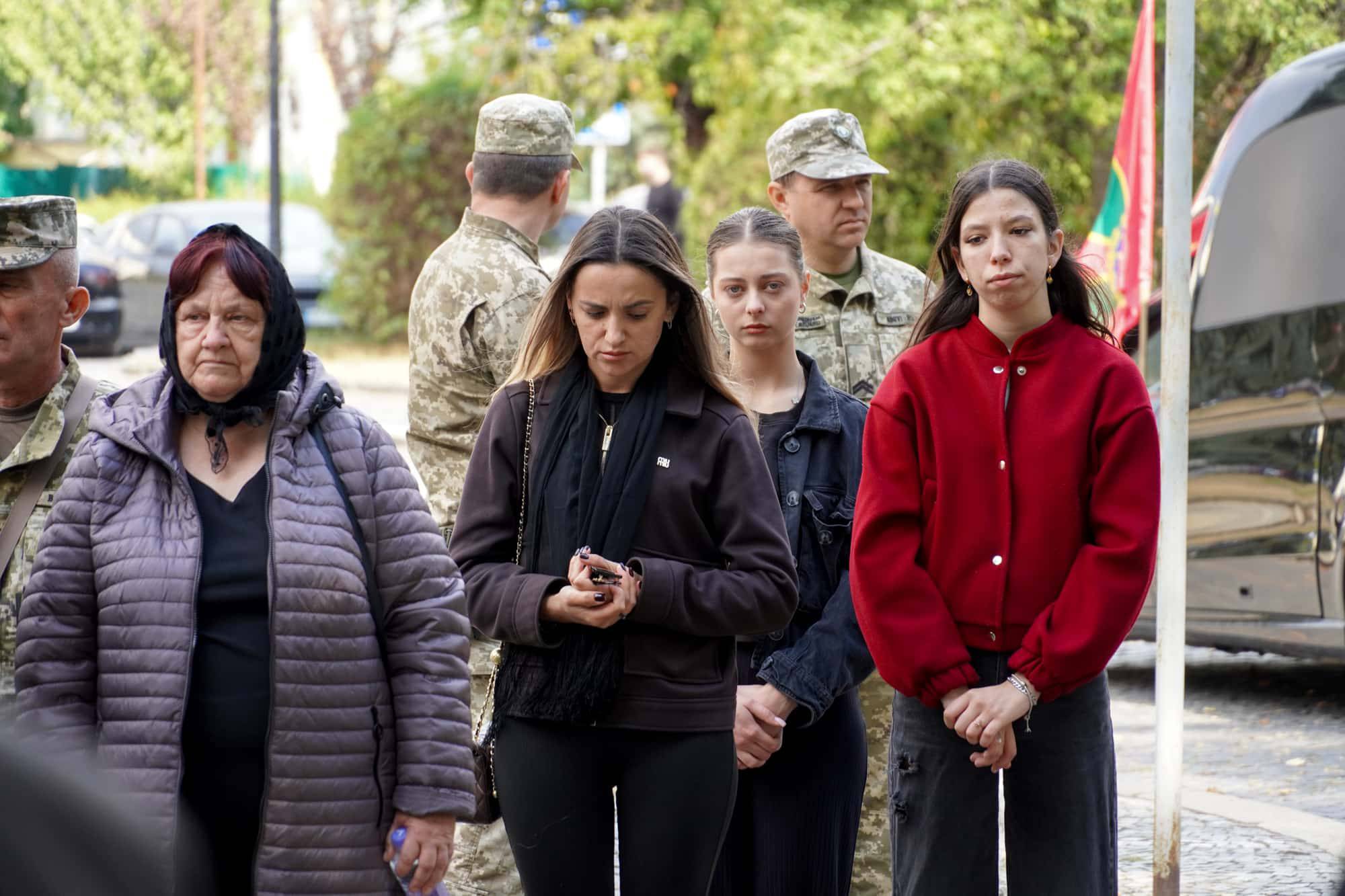 Його повернення рідні чекали більше року: в Ужгороді сьогодні поховали 47-річного старшого солдата Олександра Талахадзе