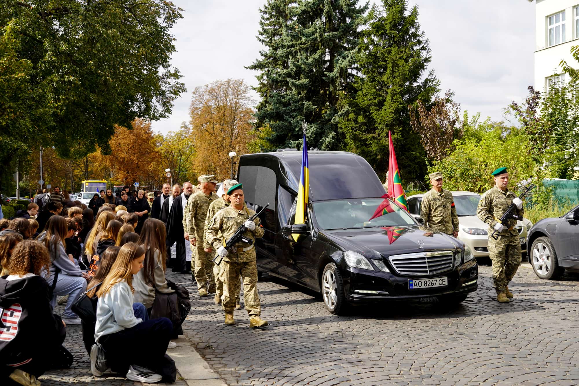 Його повернення рідні чекали більше року: в Ужгороді сьогодні поховали 47-річного старшого солдата Олександра Талахадзе