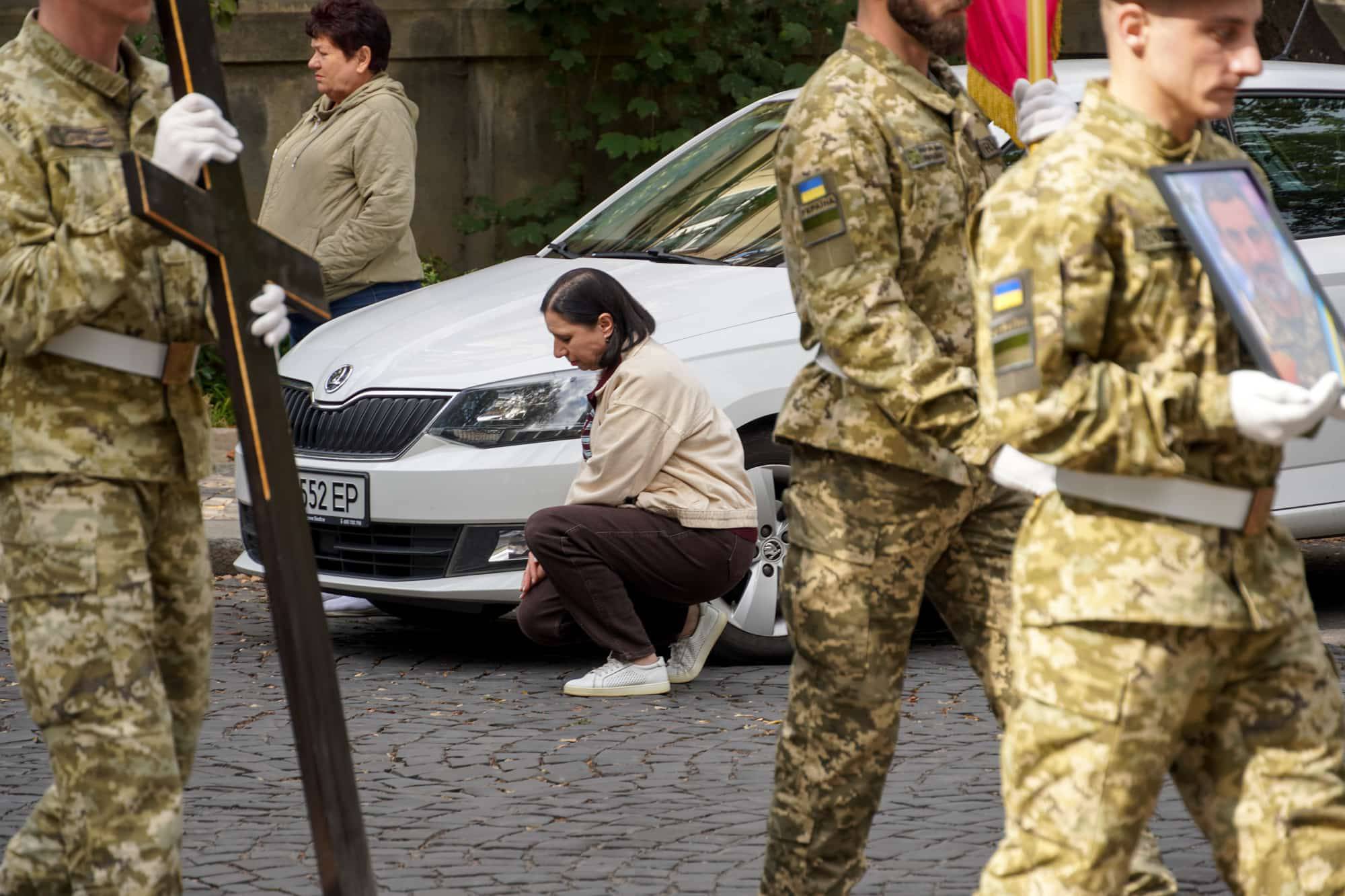 Його повернення рідні чекали більше року: в Ужгороді сьогодні поховали 47-річного старшого солдата Олександра Талахадзе