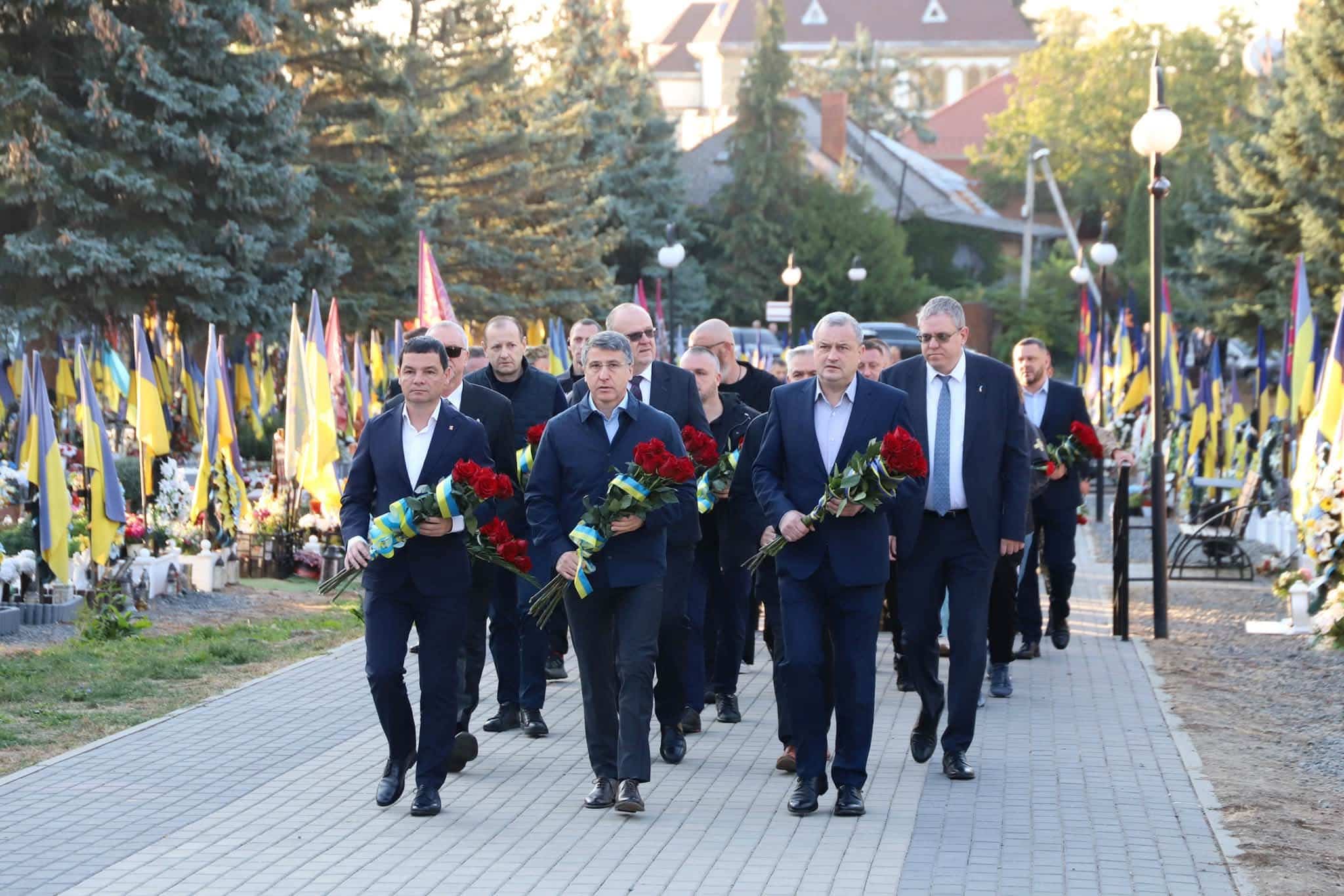 Сьогодні, 1 жовтня, у День захисників та захисниць України, вшанували пам'ять полеглих воїнів на Пагорбі Слави