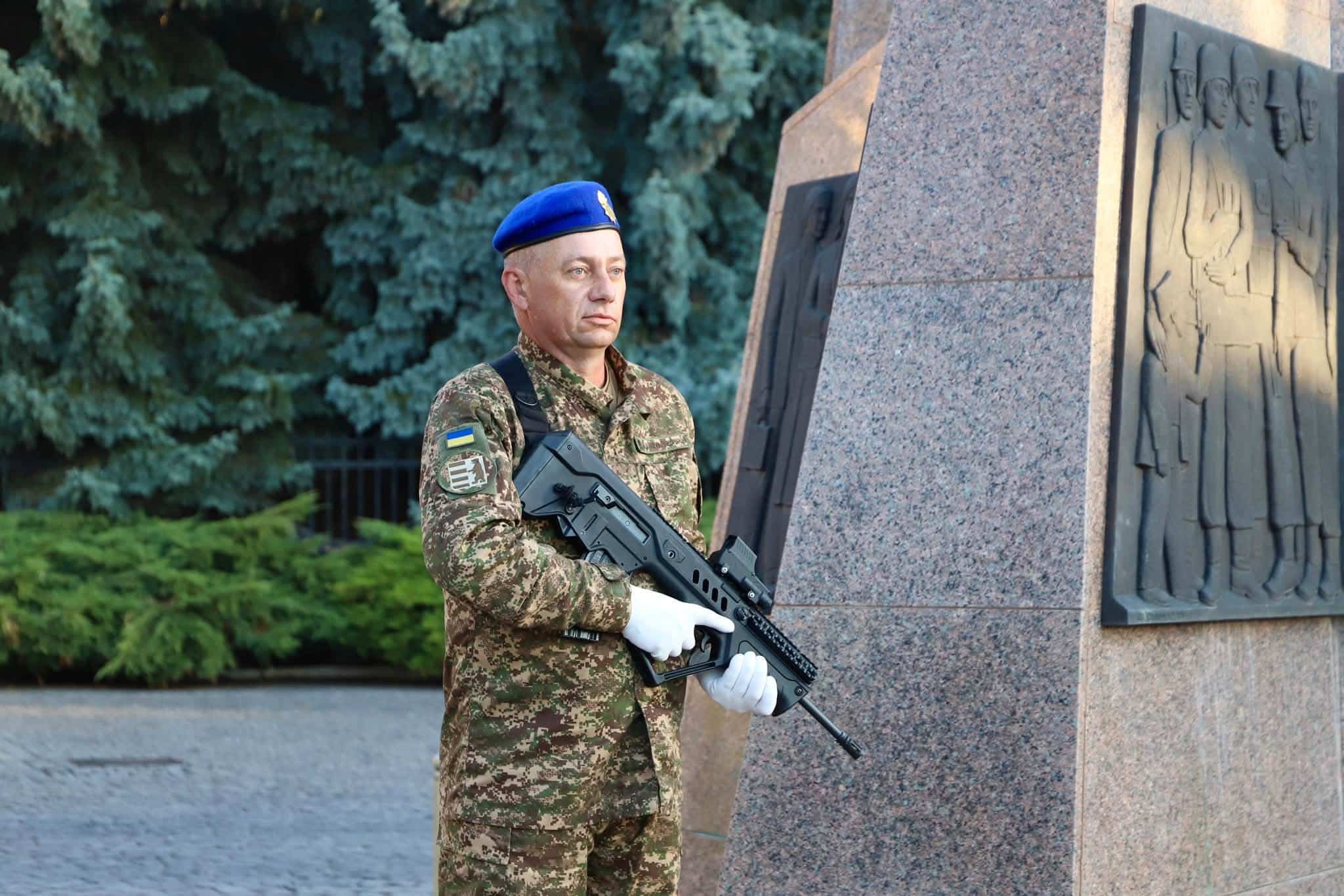 Сьогодні, 1 жовтня, у День захисників та захисниць України, вшанували пам'ять полеглих воїнів на Пагорбі Слави