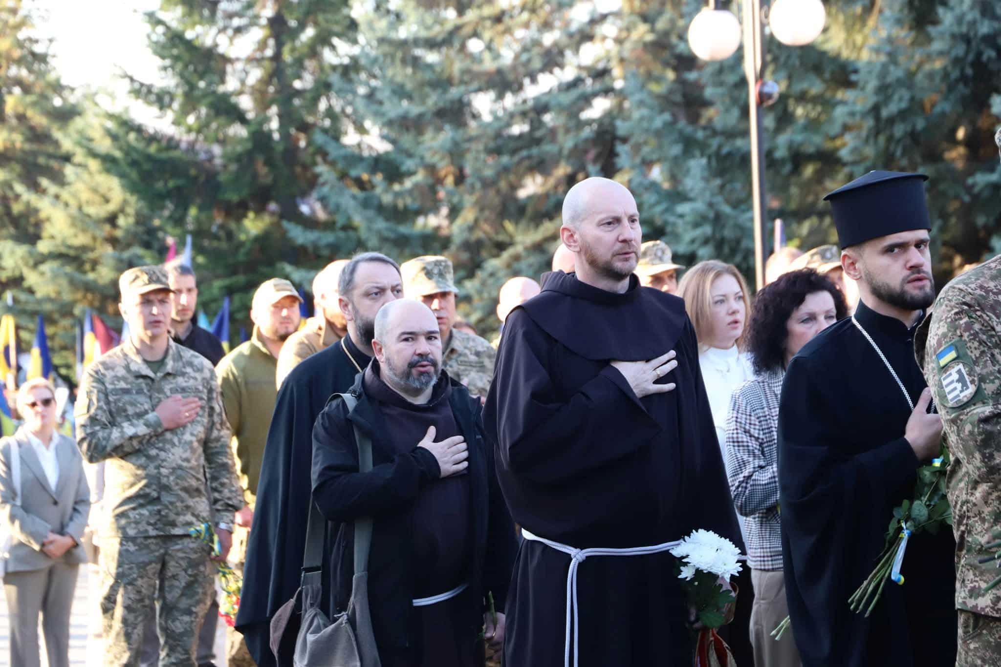 Сьогодні, 1 жовтня, у День захисників та захисниць України, вшанували пам'ять полеглих воїнів на Пагорбі Слави