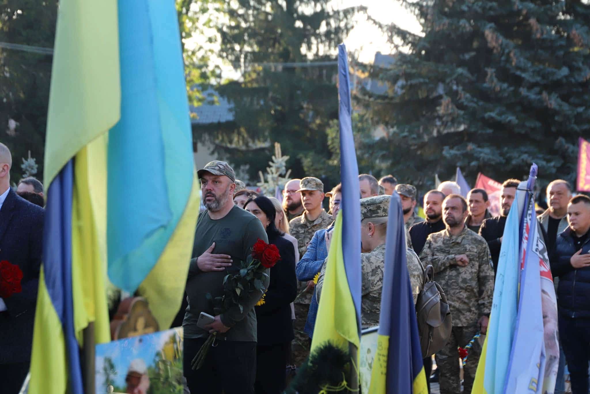 Сьогодні, 1 жовтня, у День захисників та захисниць України, вшанували пам'ять полеглих воїнів на Пагорбі Слави
