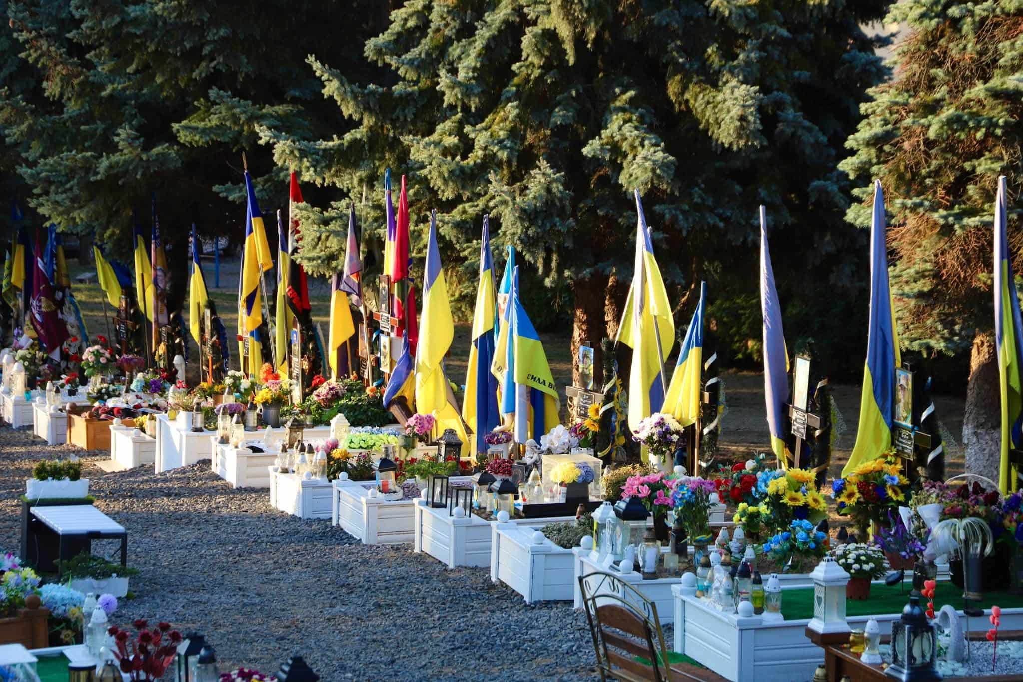 Сьогодні, 1 жовтня, у День захисників та захисниць України, вшанували пам'ять полеглих воїнів на Пагорбі Слави