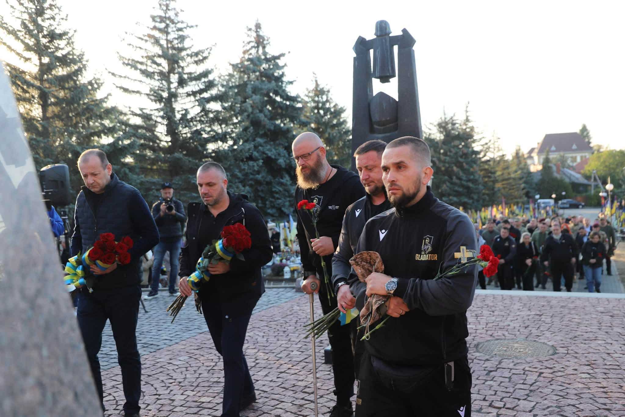 Сьогодні, 1 жовтня, у День захисників та захисниць України, вшанували пам'ять полеглих воїнів на Пагорбі Слави