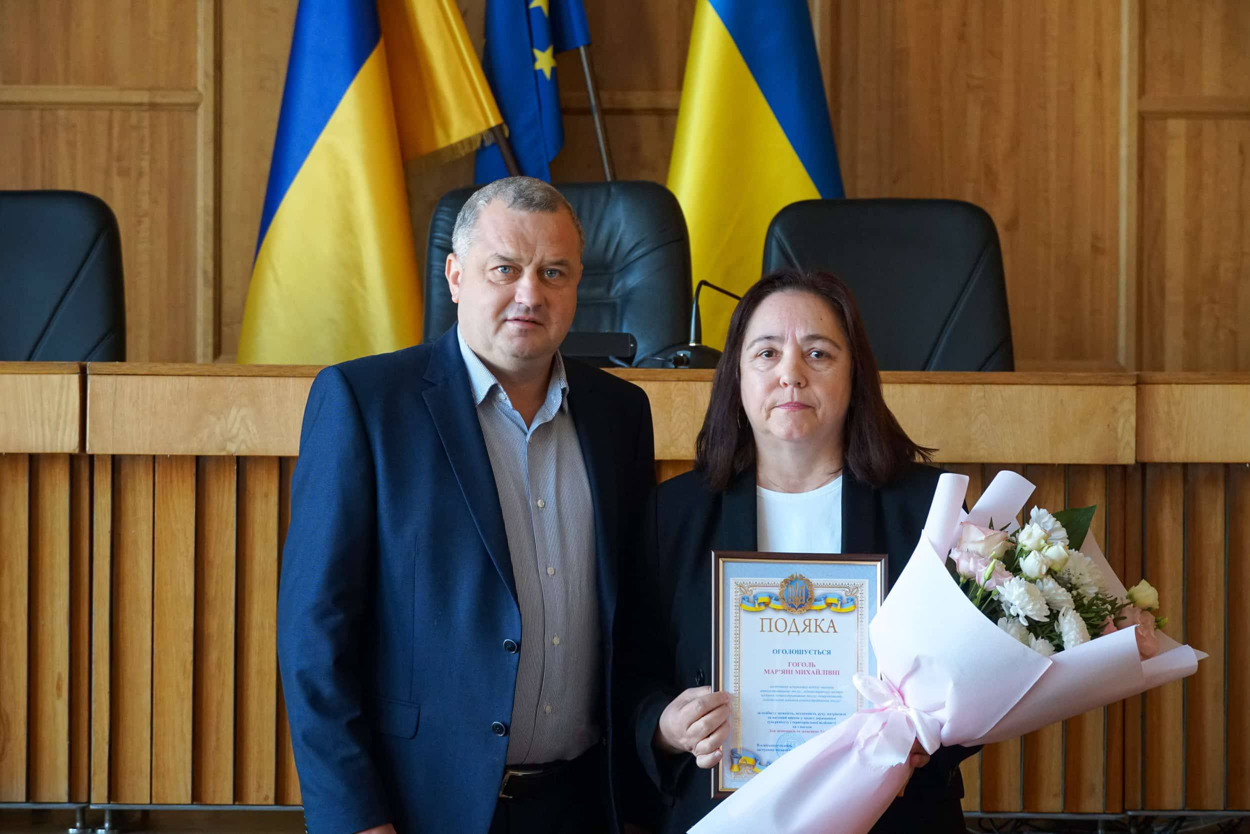 В.о. міського голови, заступник міського голови Вадим Борець вручив подяку та грамоти Ужгородської міської ради з нагоди Дня захисників і захисниць