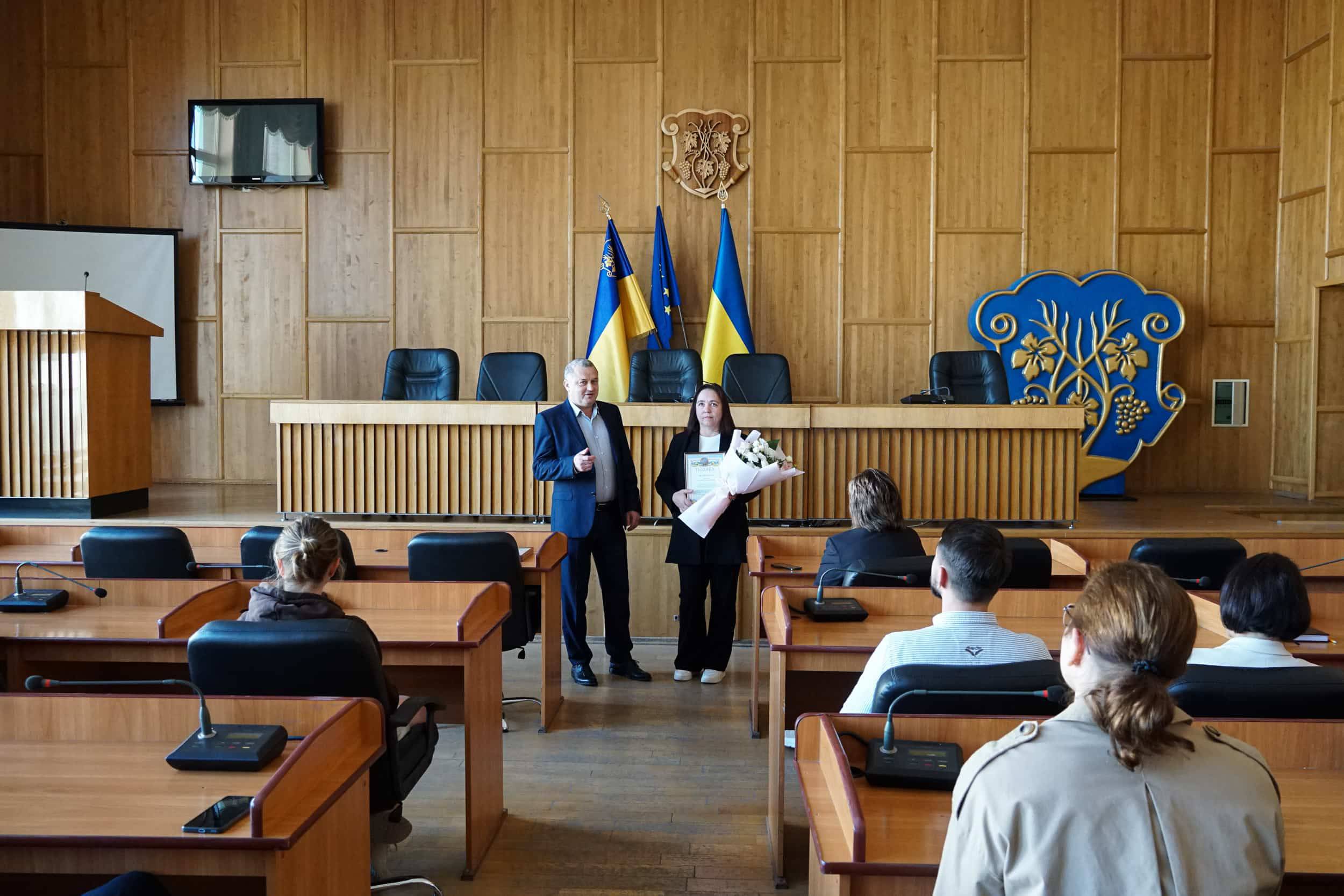В.о. міського голови, заступник міського голови Вадим Борець вручив подяку та грамоти Ужгородської міської ради з нагоди Дня захисників і захисниць