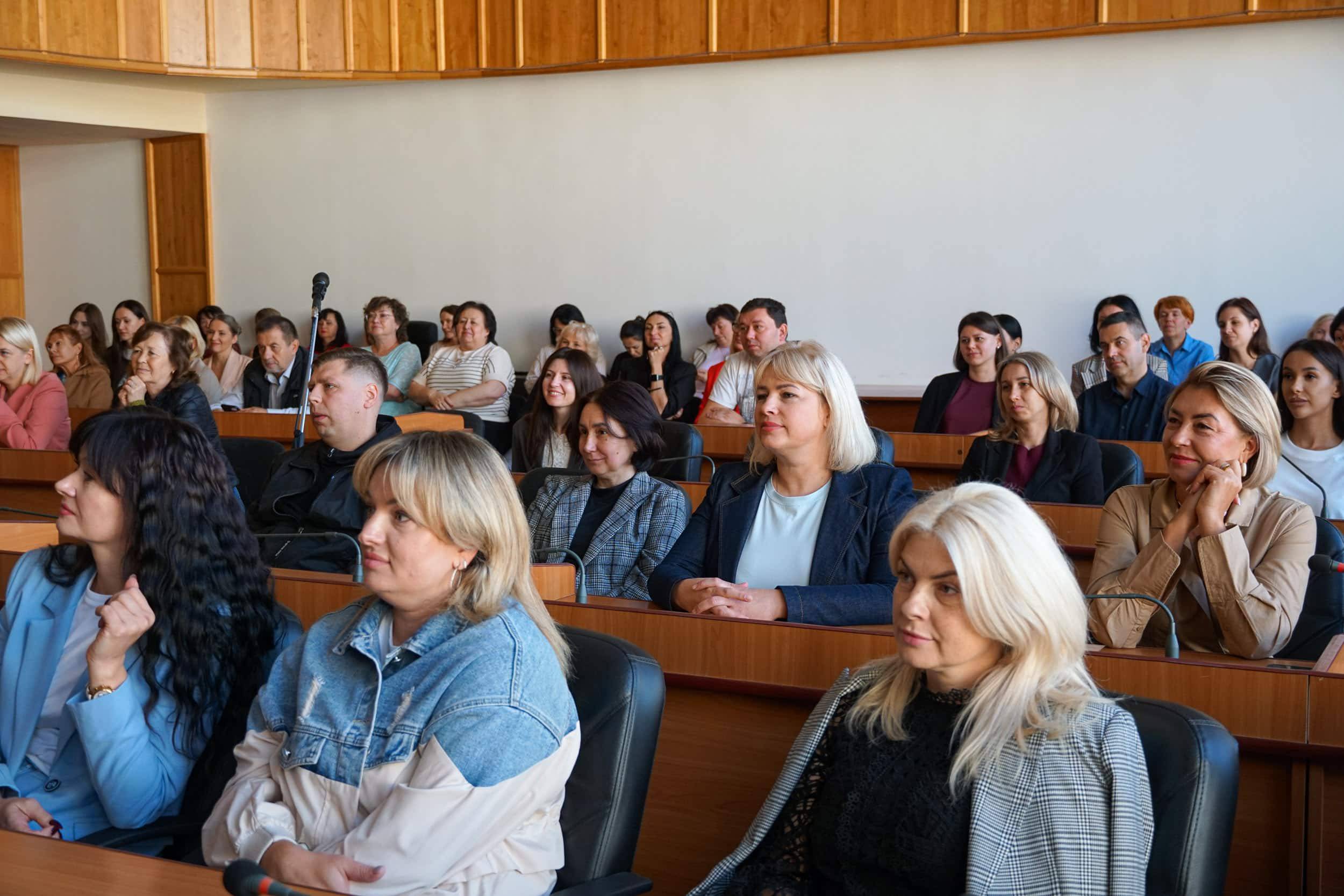 В.о. міського голови, заступник міського голови Вадим Борець вручив подяку та грамоти Ужгородської міської ради з нагоди Дня захисників і захисниць
