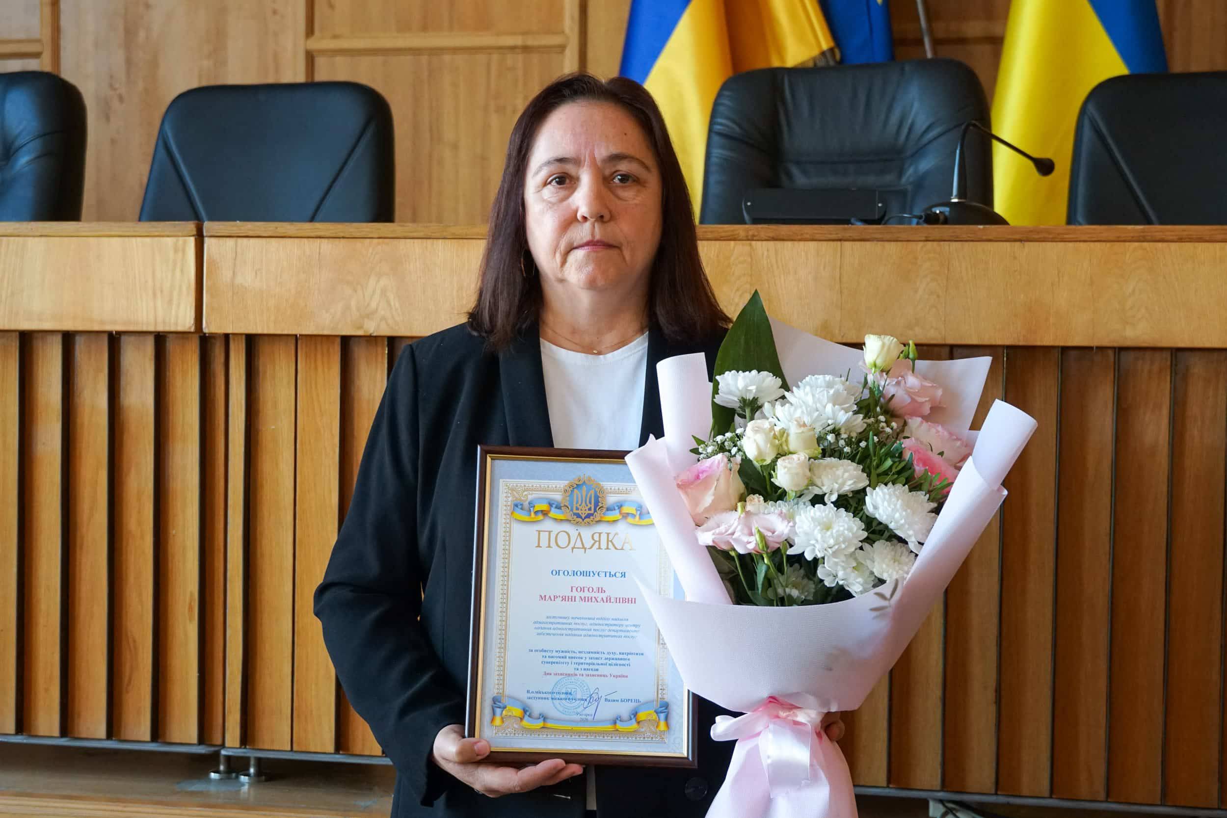 В.о. міського голови, заступник міського голови Вадим Борець вручив подяку та грамоти Ужгородської міської ради з нагоди Дня захисників і захисниць