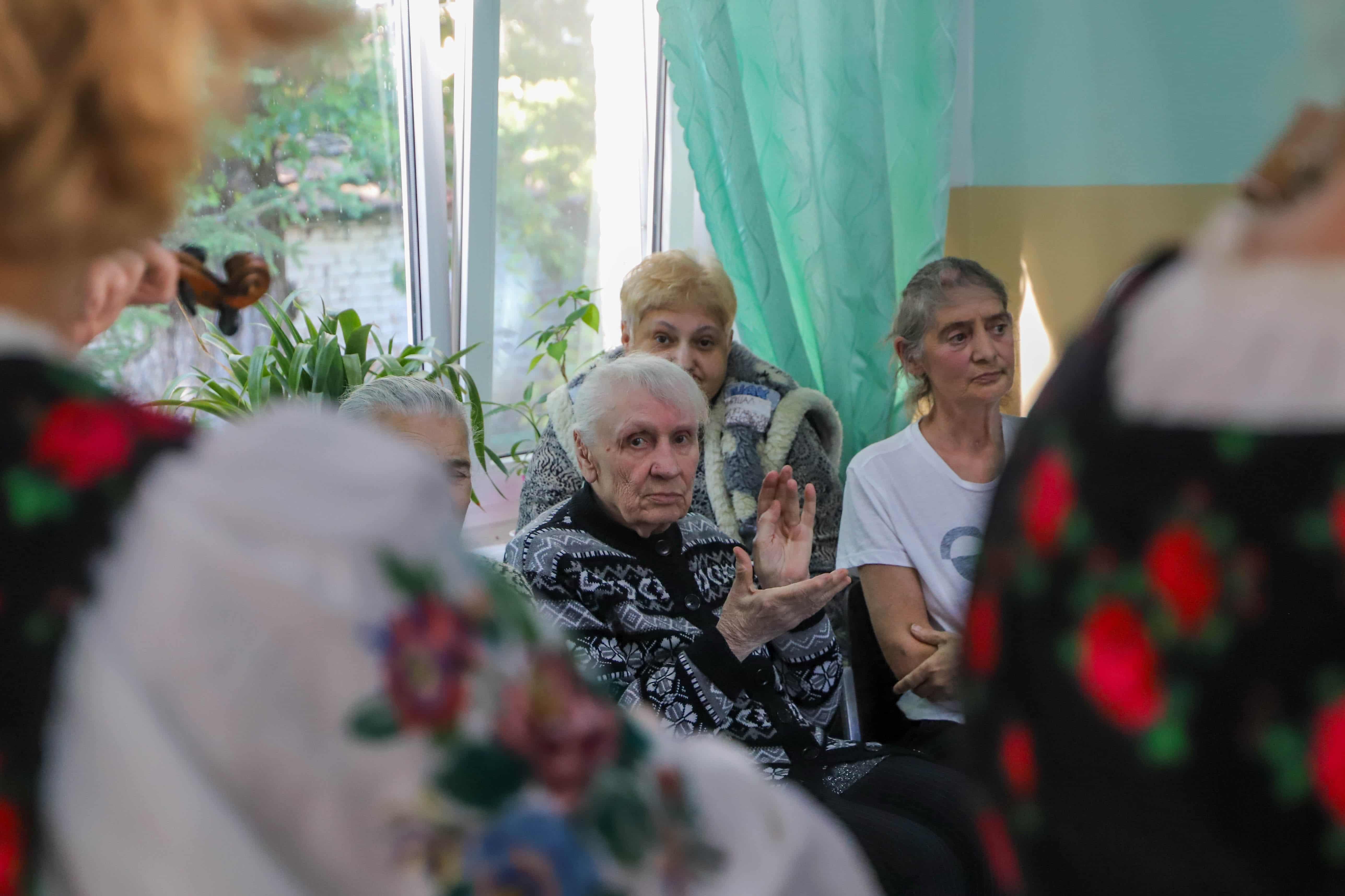 Для підопічних відділення стаціонарного догляду Ужгородського міського терцентру соціального обслуговування департаменту соціальної політики міської ради організували тепле свято