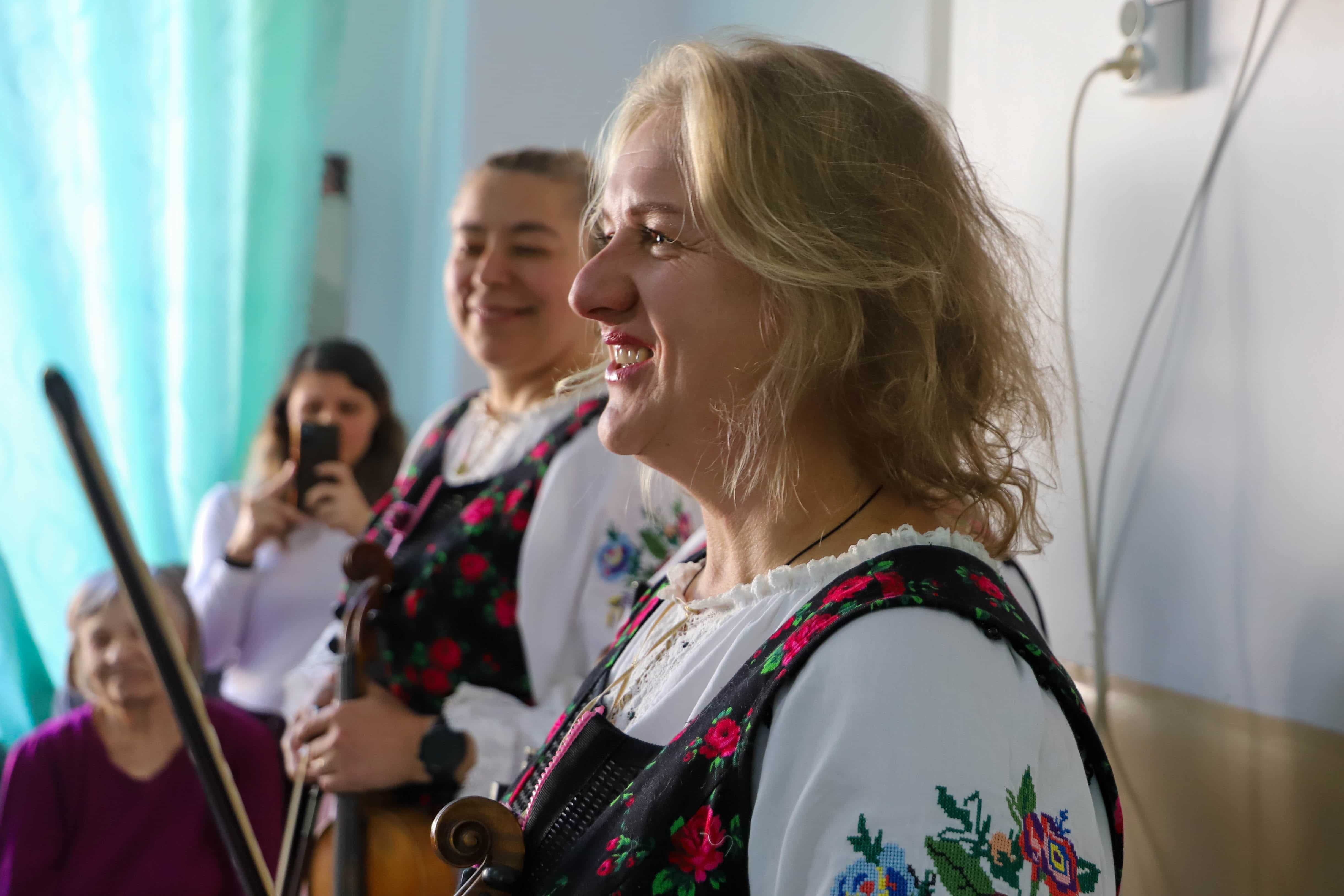 Для підопічних відділення стаціонарного догляду Ужгородського міського терцентру соціального обслуговування департаменту соціальної політики міської ради організували тепле свято
