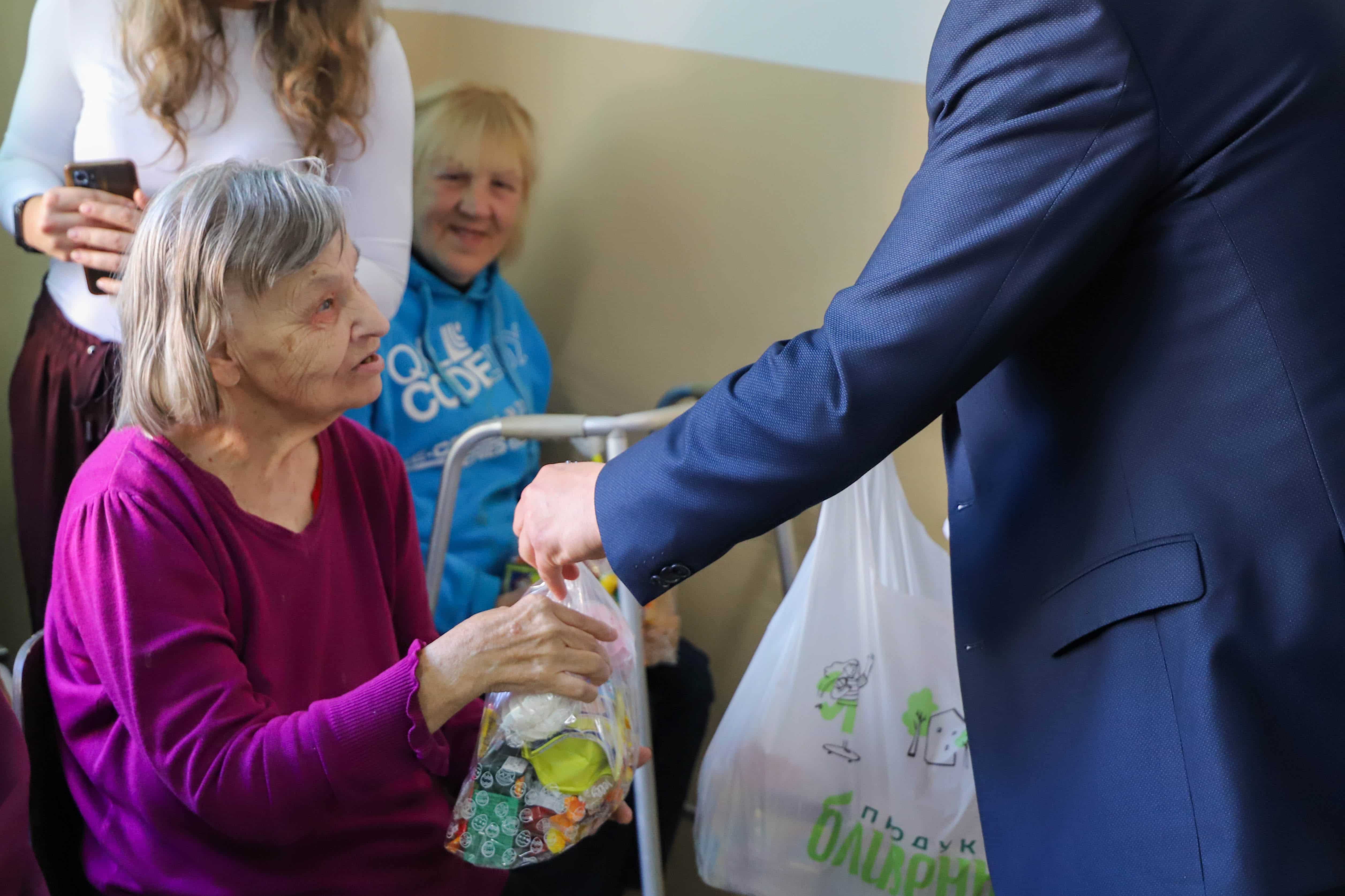 Для підопічних відділення стаціонарного догляду Ужгородського міського терцентру соціального обслуговування департаменту соціальної політики міської ради організували тепле свято